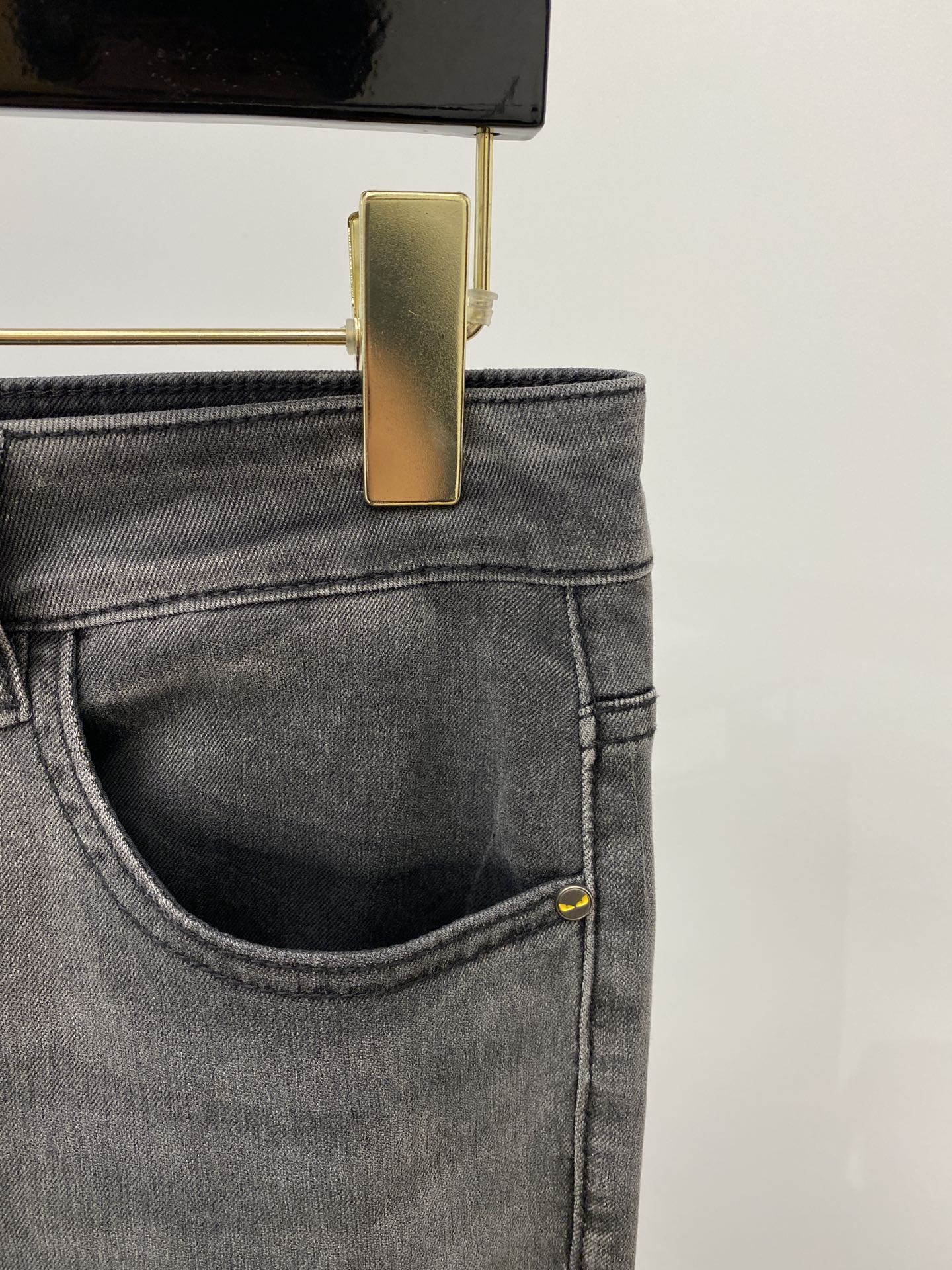 🍀 芬迪、最新品，专柜同步有售，原单狠货，水洗休闲加绒牛仔裤，进口原版水洗弹力面料，舒适有弹性，原版五金