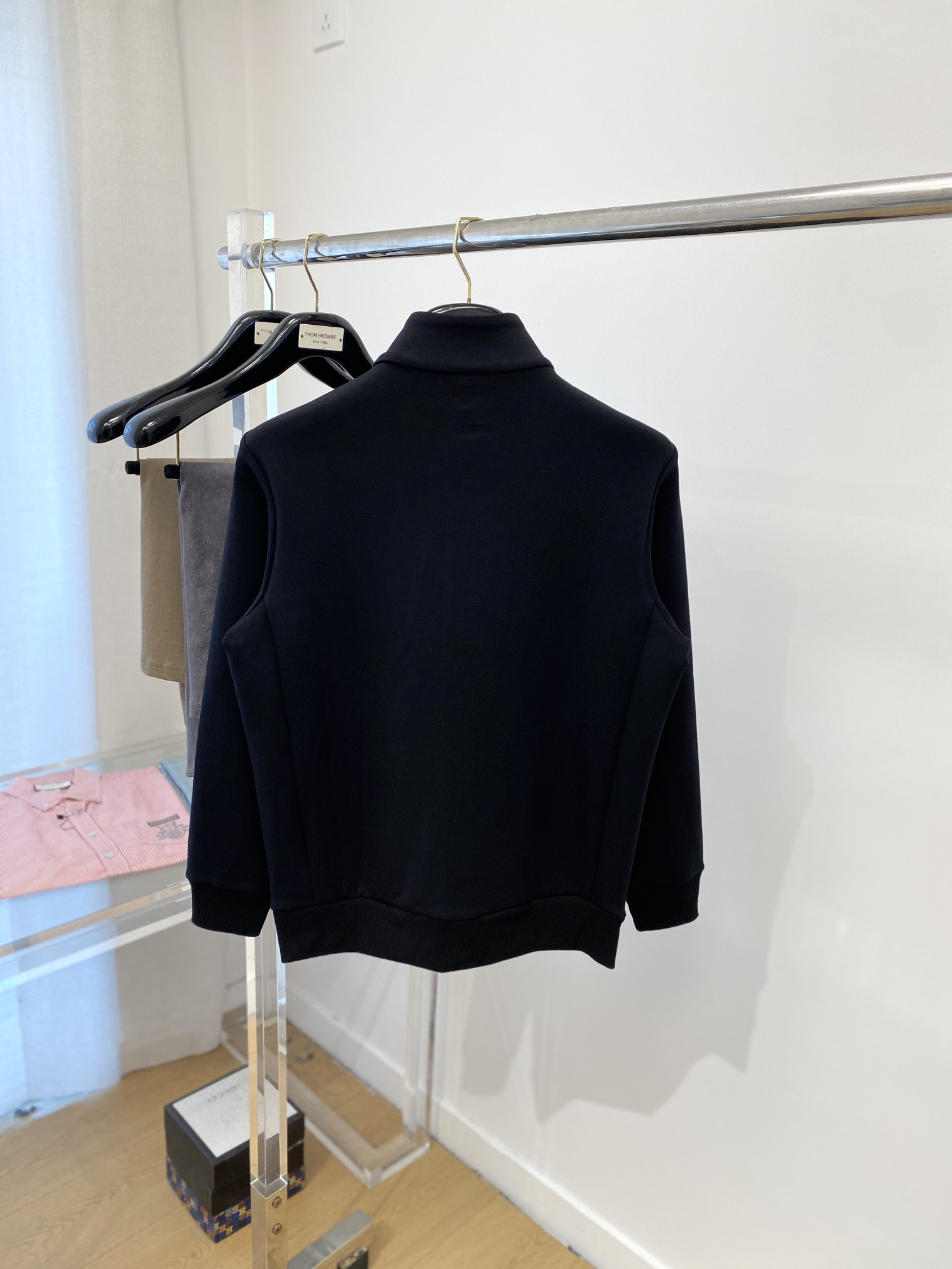 DESCENTE迪桑特、2024新品卫衣外套，帅气时尚，肩部印花图案logo，简约百搭款。面料棉 不仅挺