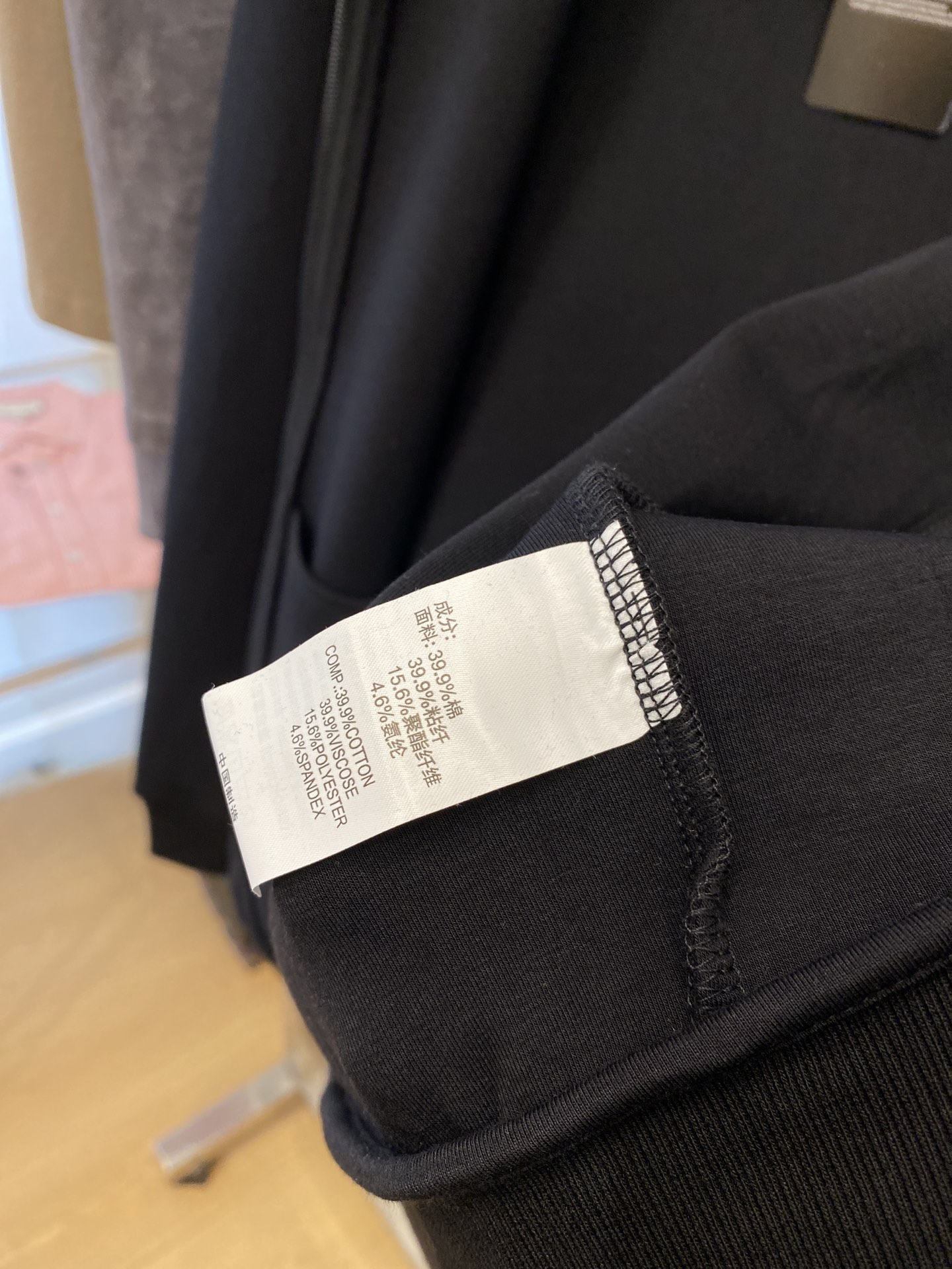 DESCENTE迪桑特、2024新品卫衣外套，帅气时尚，肩部印花图案logo，简约百搭款。面料棉 不仅挺