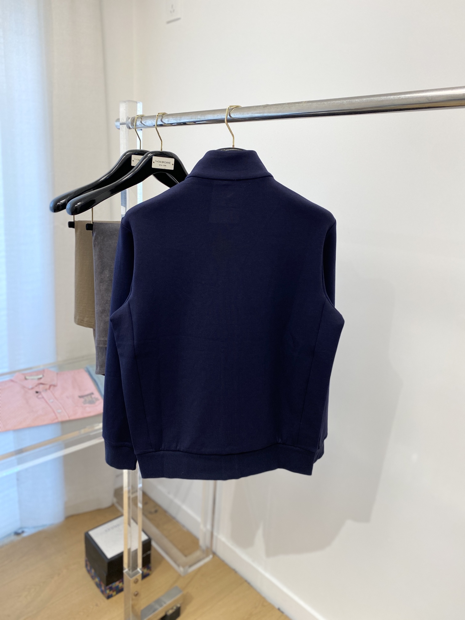 DESCENTE迪桑特、2024新品卫衣外套，帅气时尚，肩部印花图案logo，简约百搭款。面料棉 不仅挺