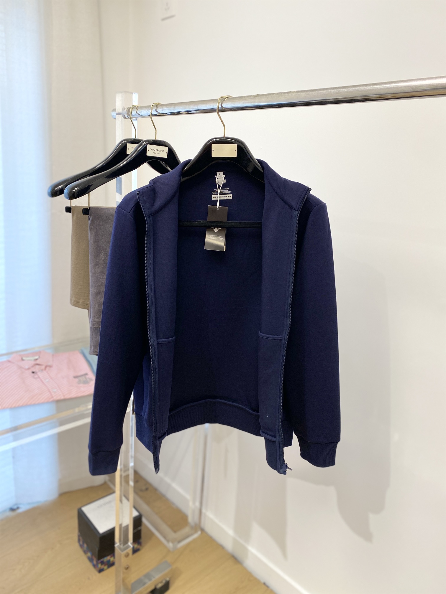 DESCENTE迪桑特、2024新品卫衣外套，帅气时尚，肩部印花图案logo，简约百搭款。面料棉 不仅挺