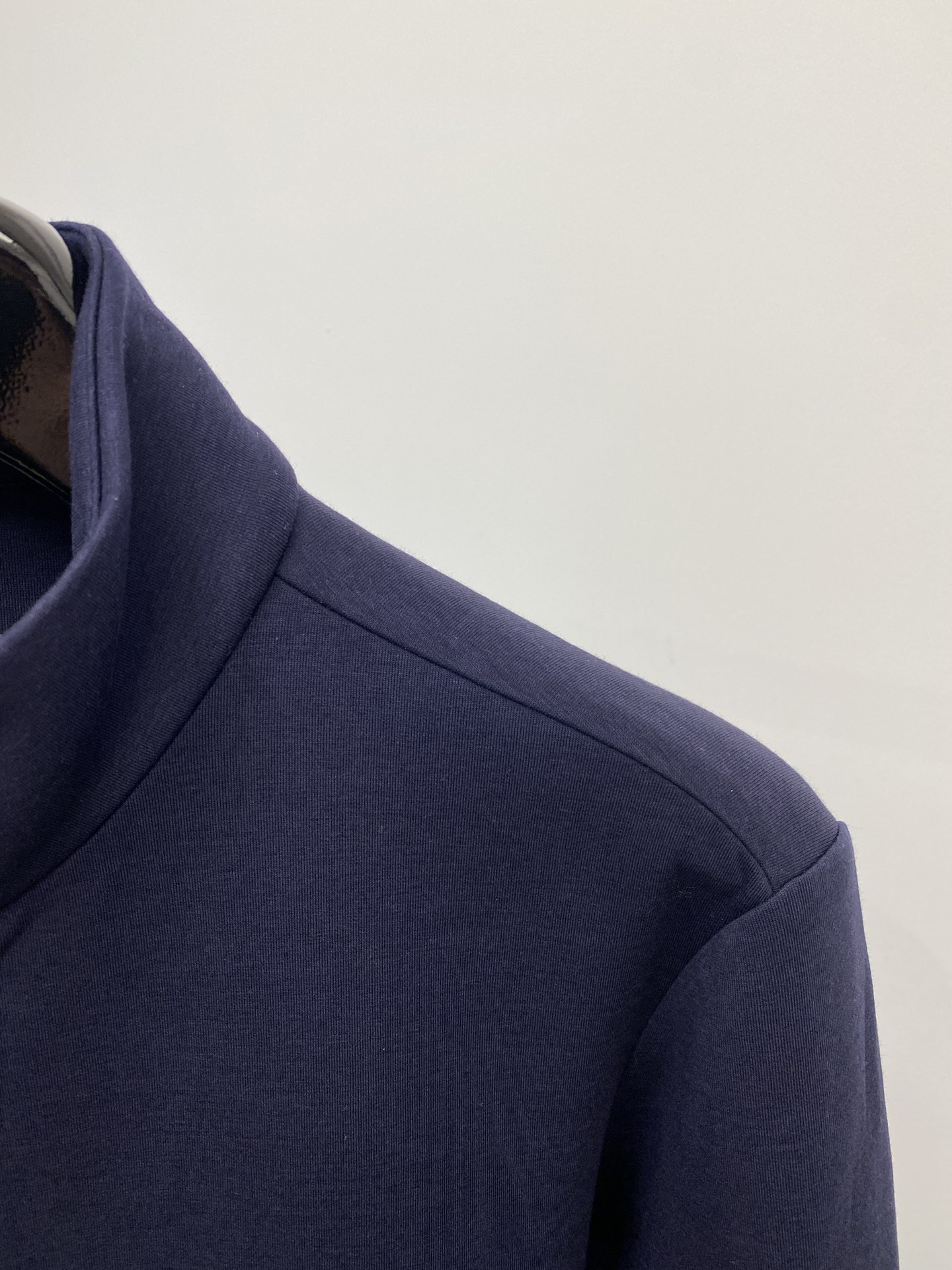 DESCENTE迪桑特、2024新品卫衣外套，帅气时尚，肩部印花图案logo，简约百搭款。面料棉 不仅挺