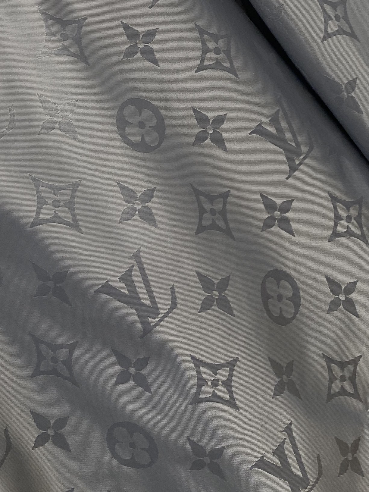 ￼路易威登、2025新品夹克外套，时尚帅气，胸前顶级印花字母logo，简约百搭款，定制原版面料，不仅挺括