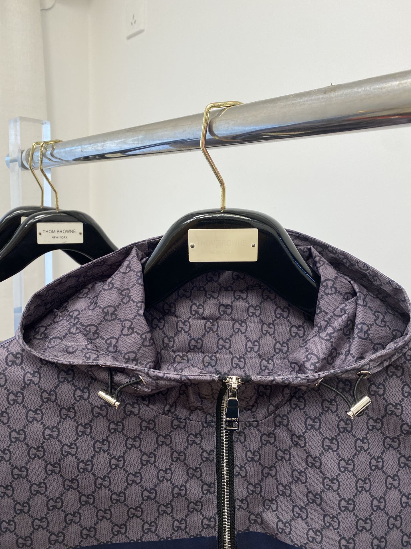 古奇、2025新品夹克外套，时尚帅气，顶级数码定位印花字母logo，简约百搭款，定制原版面料，不仅挺括，