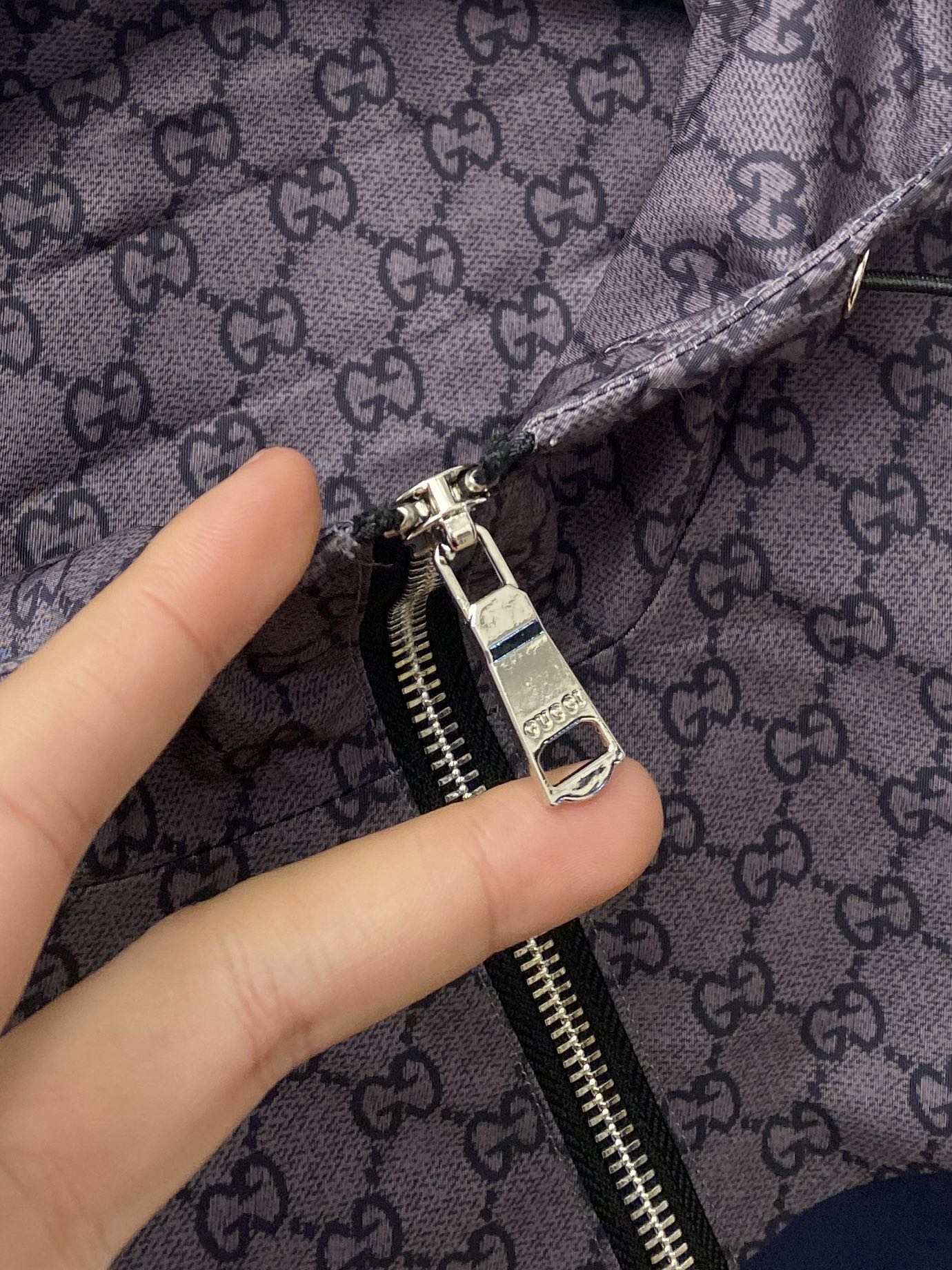 古奇、2025新品夹克外套，时尚帅气，顶级数码定位印花字母logo，简约百搭款，定制原版面料，不仅挺括，