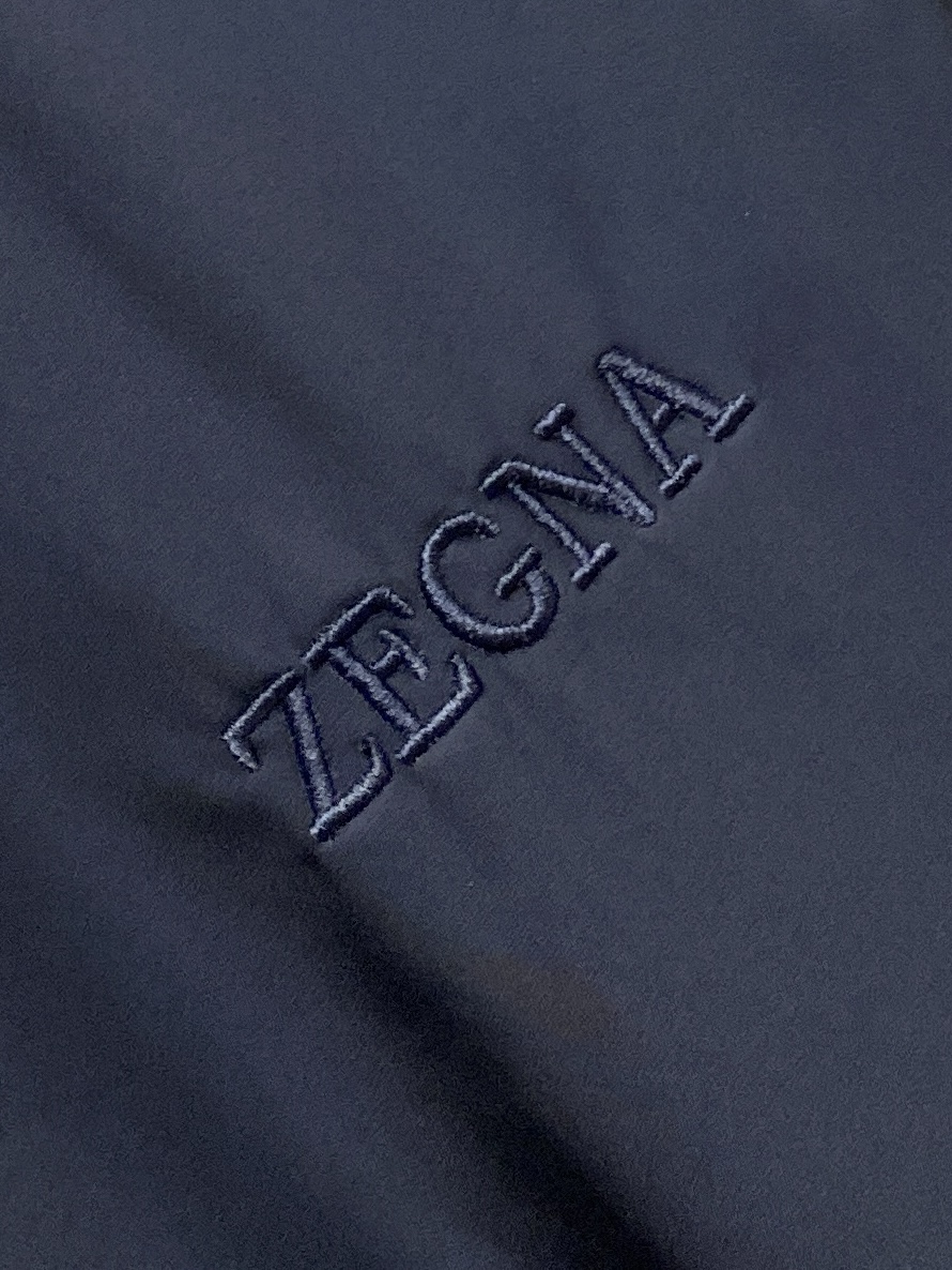 杰尼亚、2025新品夹克马甲外套，时尚帅气，胸前精致刺绣字母logo，简约百搭款，定制原版面料，不仅挺括