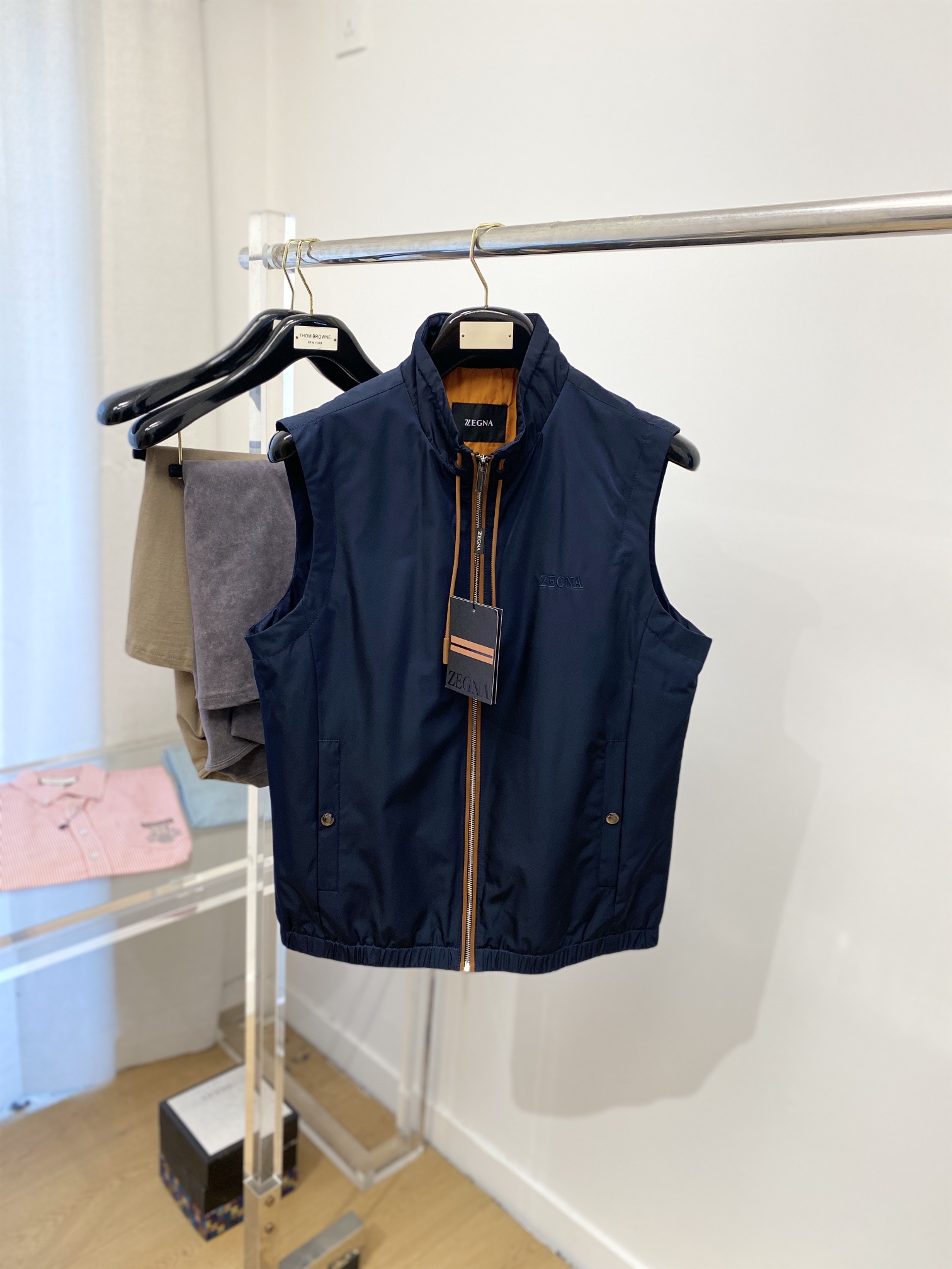 杰尼亚、2025新品夹克马甲外套，时尚帅气，胸前精致刺绣字母logo，简约百搭款，定制原版面料，不仅挺括