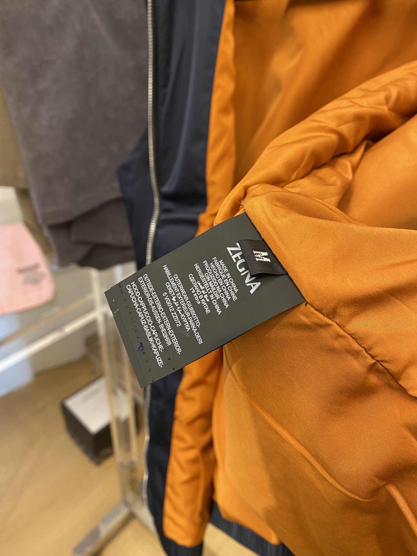 杰尼亚、2025新品夹克马甲外套，时尚帅气，胸前精致刺绣字母logo，简约百搭款，定制原版面料，不仅挺括