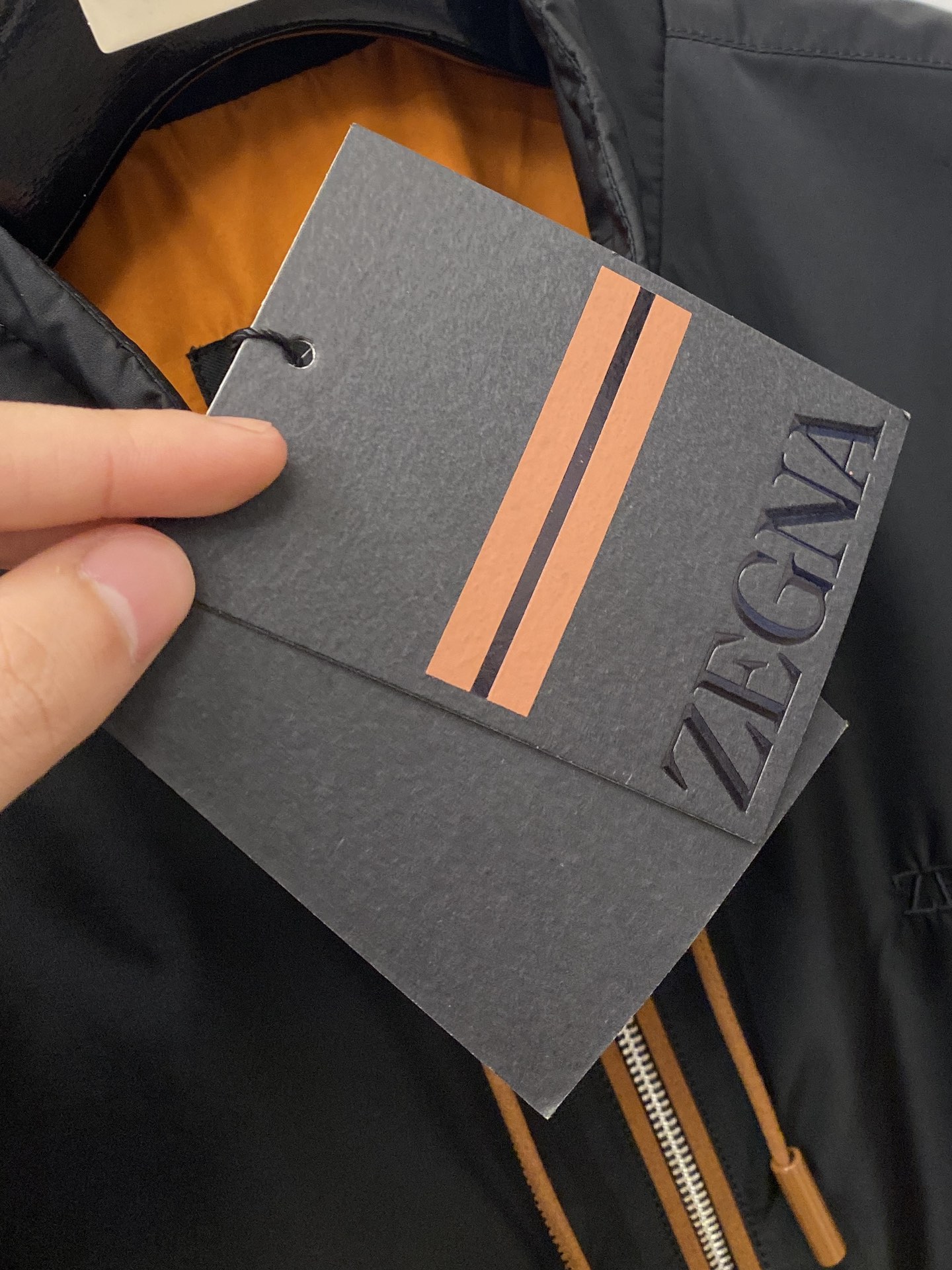 杰尼亚、2025新品夹克马甲外套，时尚帅气，胸前精致刺绣字母logo，简约百搭款，定制原版面料，不仅挺括