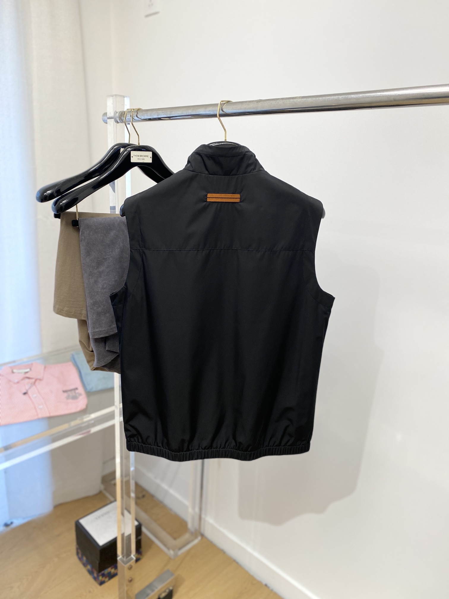 杰尼亚、2025新品夹克马甲外套，时尚帅气，胸前精致刺绣字母logo，简约百搭款，定制原版面料，不仅挺括