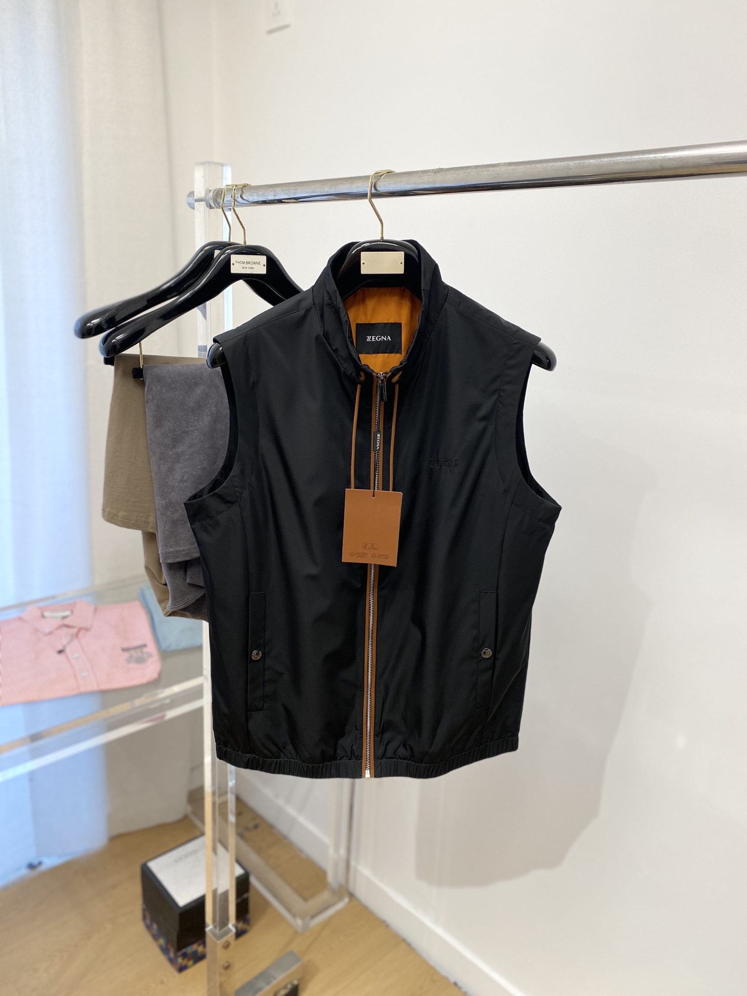 杰尼亚、2025新品夹克马甲外套，时尚帅气，胸前精致刺绣字母logo，简约百搭款，定制原版面料，不仅挺括