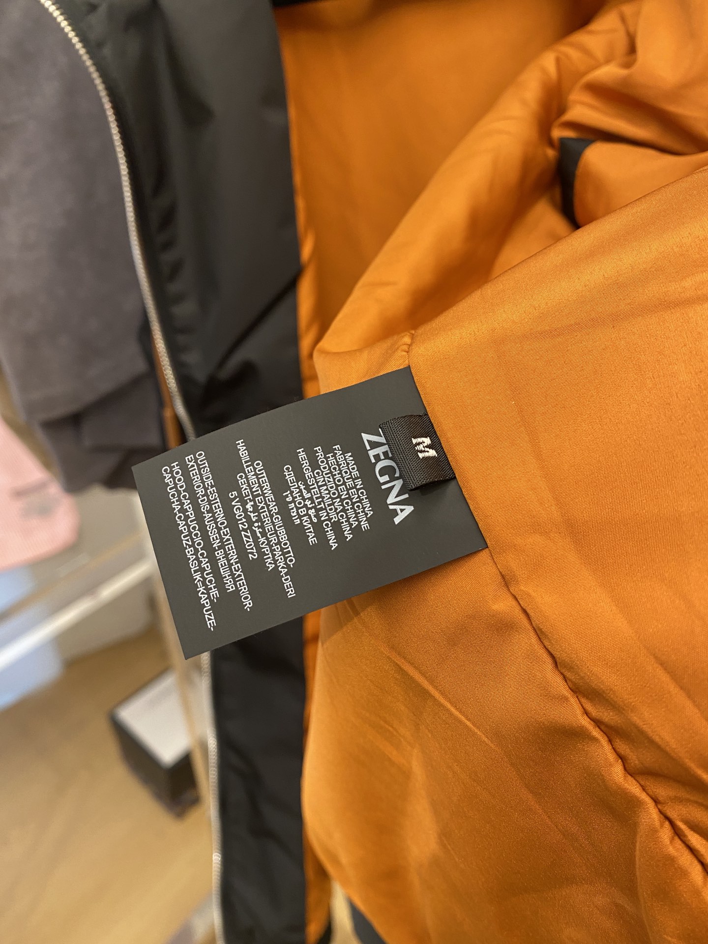 杰尼亚、2025新品夹克马甲外套，时尚帅气，胸前精致刺绣字母logo，简约百搭款，定制原版面料，不仅挺括