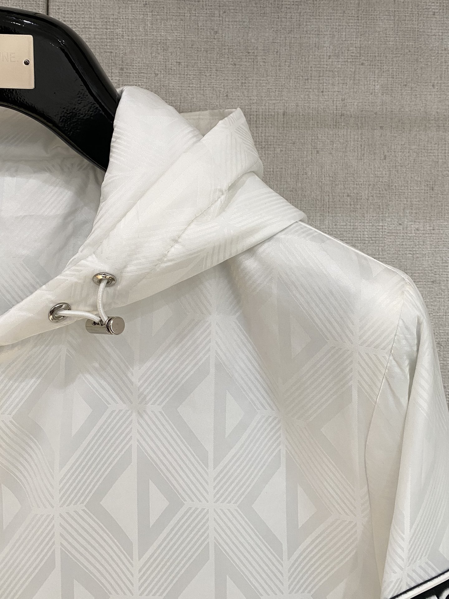 迪奥、2025新品夹克外套，时尚帅气，袖口刺绣装饰字母logo，简约百搭款，定制原版面料，不仅挺括，保持