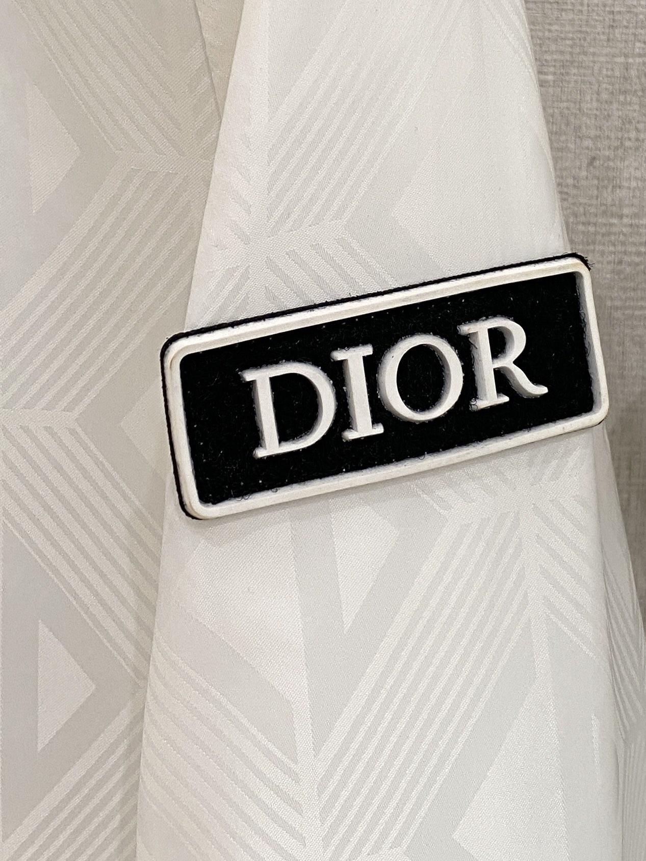 迪奥、2025新品夹克外套，时尚帅气，袖口刺绣装饰字母logo，简约百搭款，定制原版面料，不仅挺括，保持