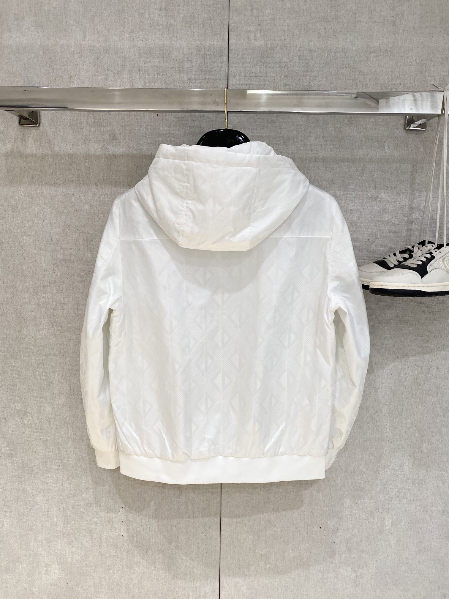 迪奥、2025新品夹克外套，时尚帅气，袖口刺绣装饰字母logo，简约百搭款，定制原版面料，不仅挺括，保持