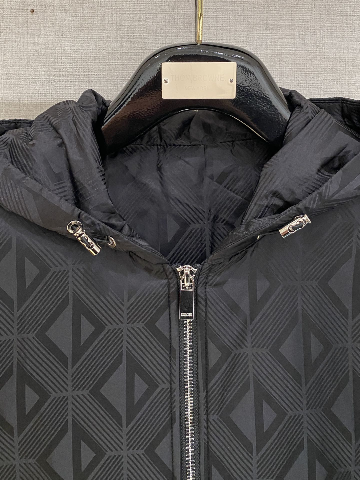 迪奥、2025新品夹克外套，时尚帅气，简约百搭款，袖口刺绣装饰字母logo，定制原版面料，不仅挺括，保持