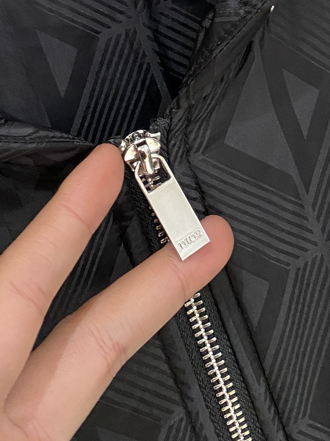 迪奥、2025新品夹克外套，时尚帅气，简约百搭款，袖口刺绣装饰字母logo，定制原版面料，不仅挺括，保持