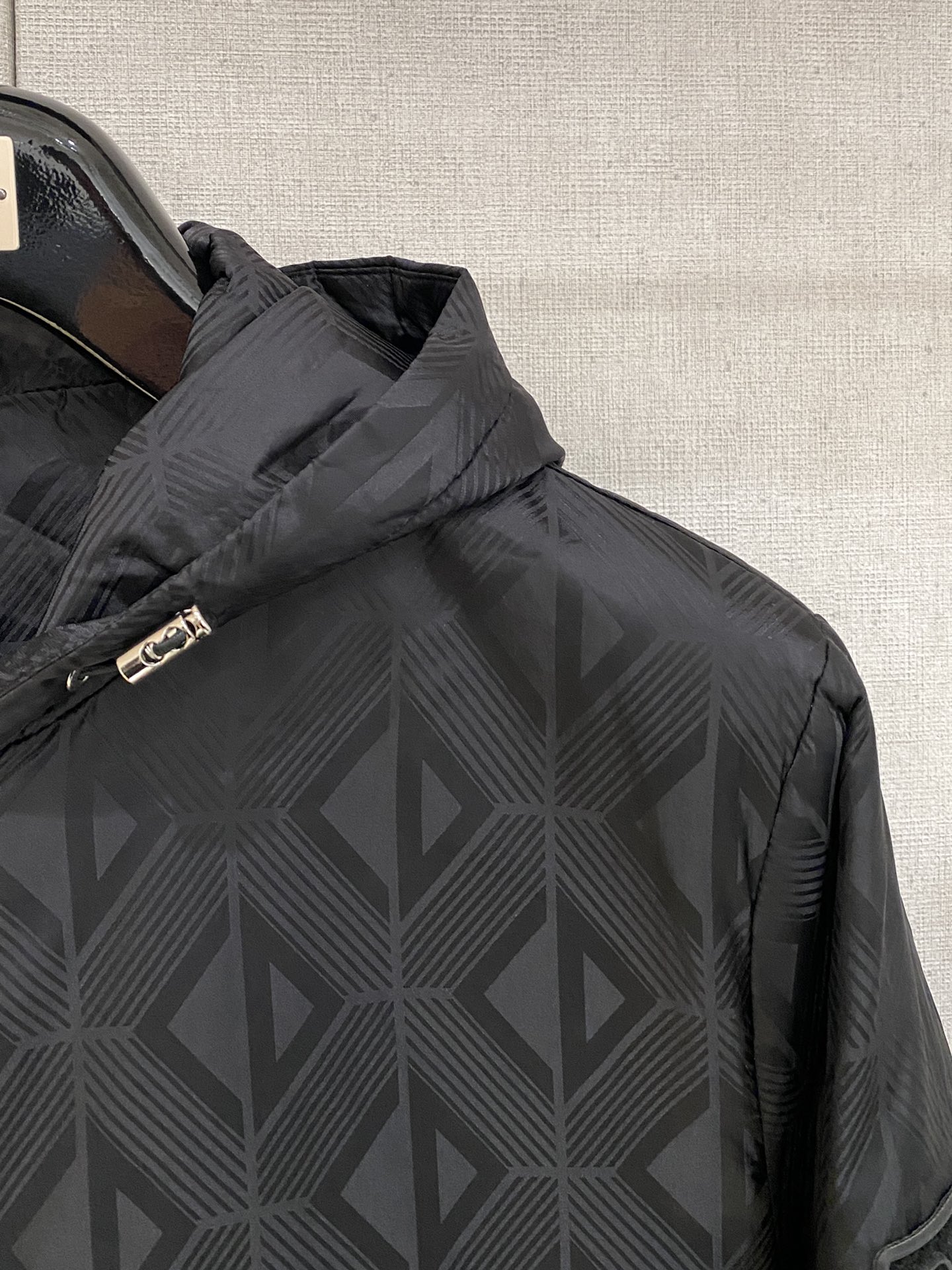 迪奥、2025新品夹克外套，时尚帅气，简约百搭款，袖口刺绣装饰字母logo，定制原版面料，不仅挺括，保持