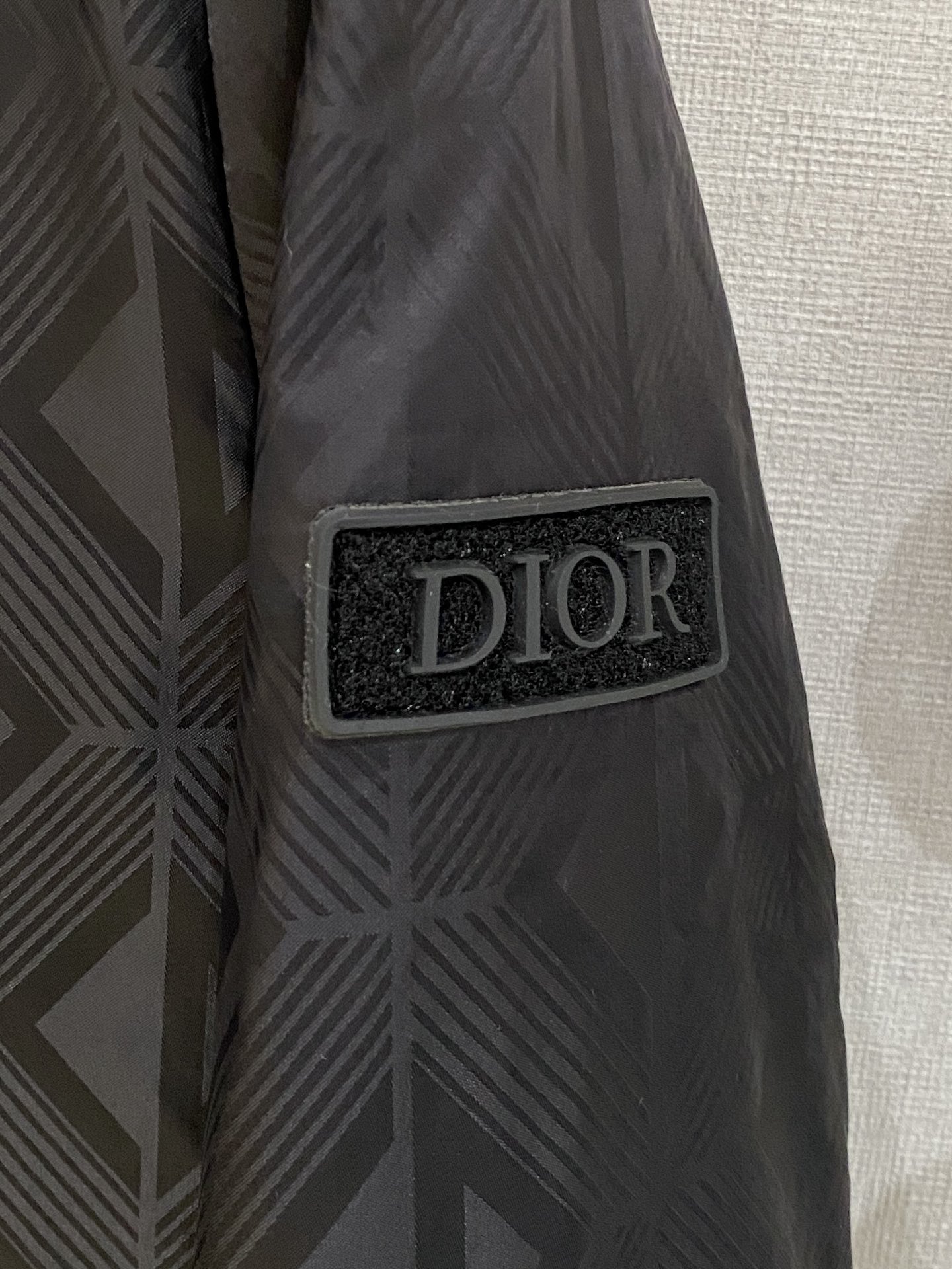 迪奥、2025新品夹克外套，时尚帅气，简约百搭款，袖口刺绣装饰字母logo，定制原版面料，不仅挺括，保持
