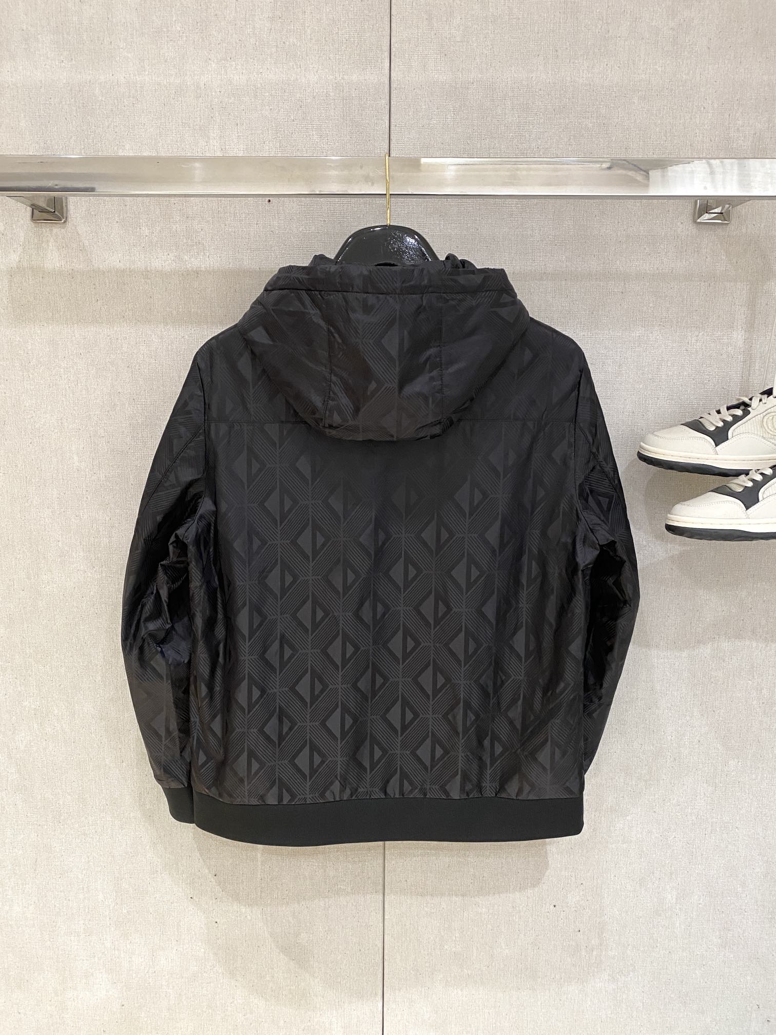 迪奥、2025新品夹克外套，时尚帅气，简约百搭款，袖口刺绣装饰字母logo，定制原版面料，不仅挺括，保持