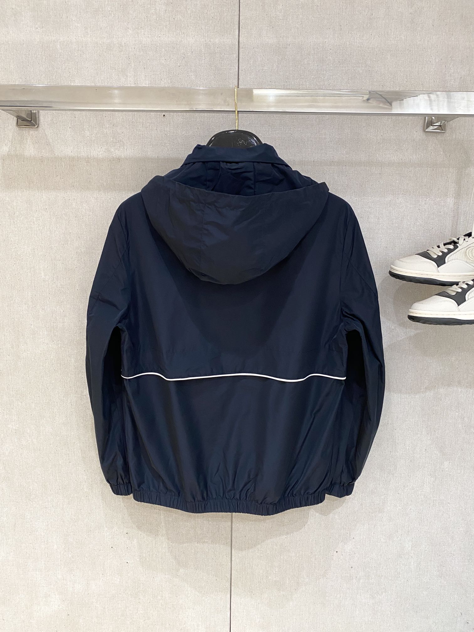 普拉达、2025新品夹克外套，时尚帅气，简约百搭款，胸前顶级印花图案字母logo，定制原版面料，不仅挺括