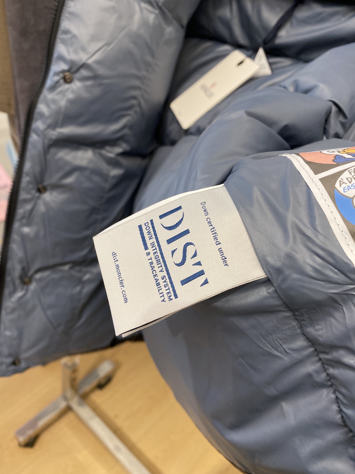 蒙口、2025最新款男士轻薄羽绒服、面料柔软舒适 ．上身版型超赞 ．拉链．辅料都是客供 、进口面料，轻便