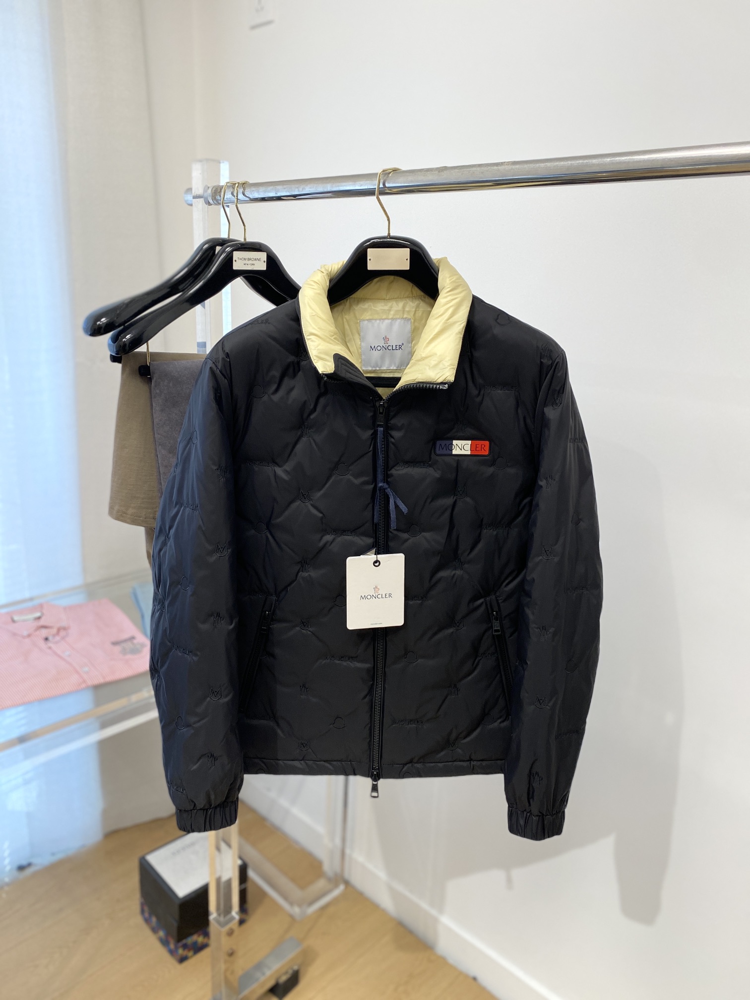 蒙口、2025最新款男士轻薄羽绒服、面料柔软舒适 ．上身版型超赞 ．拉链．辅料都是客供 、进口面料，轻便