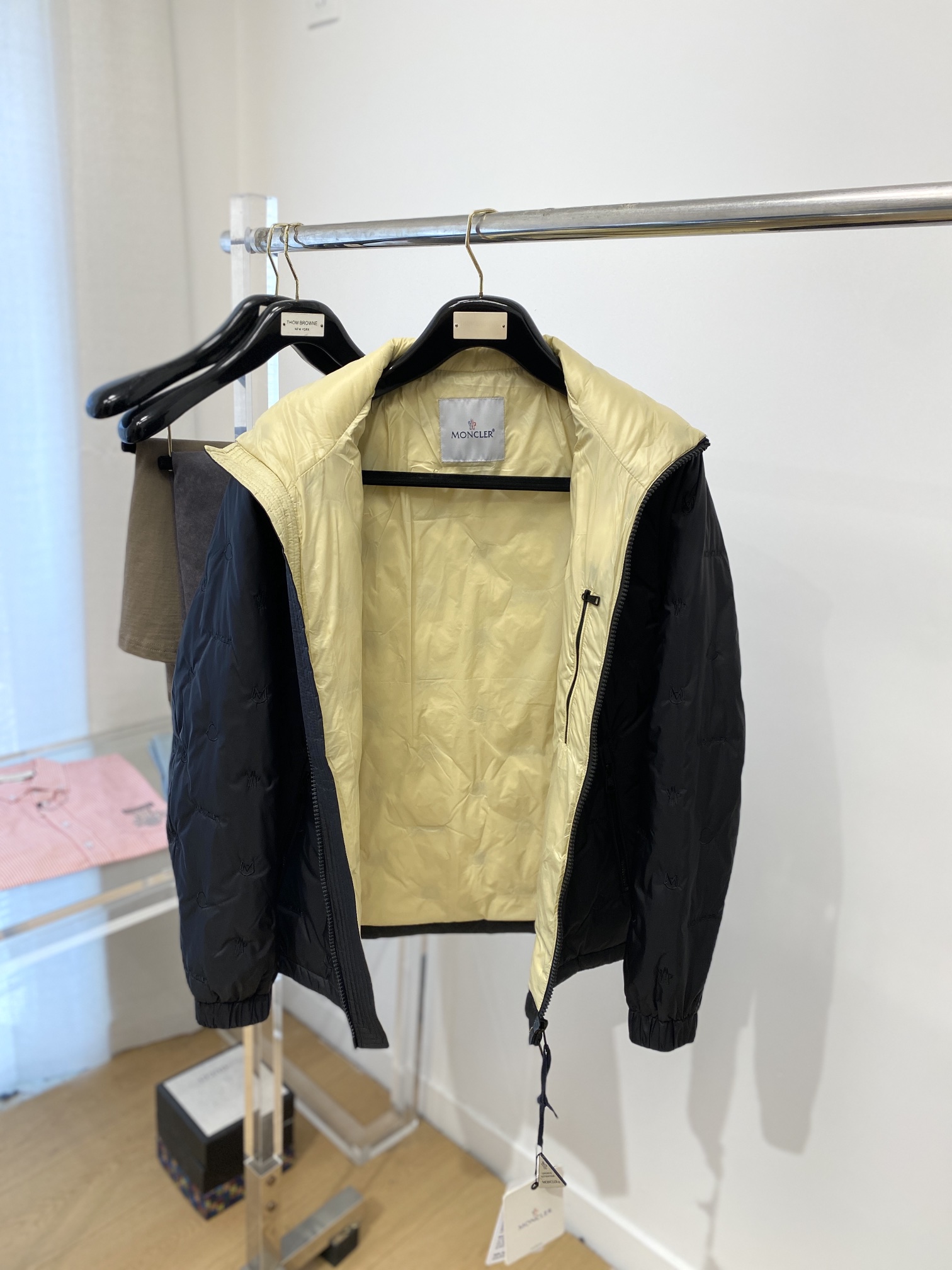蒙口、2025最新款男士轻薄羽绒服、面料柔软舒适 ．上身版型超赞 ．拉链．辅料都是客供 、进口面料，轻便