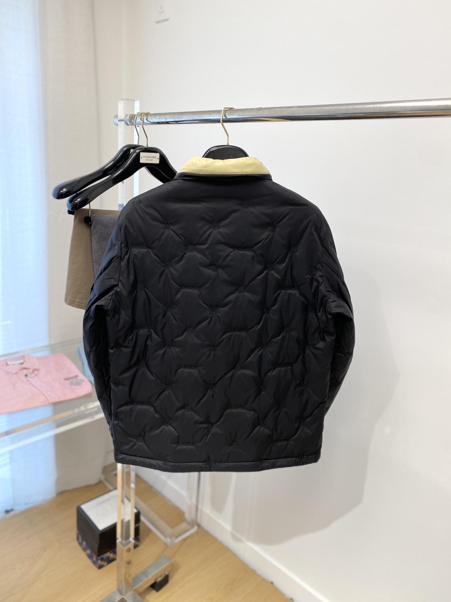 蒙口、2025最新款男士轻薄羽绒服、面料柔软舒适 ．上身版型超赞 ．拉链．辅料都是客供 、进口面料，轻便
