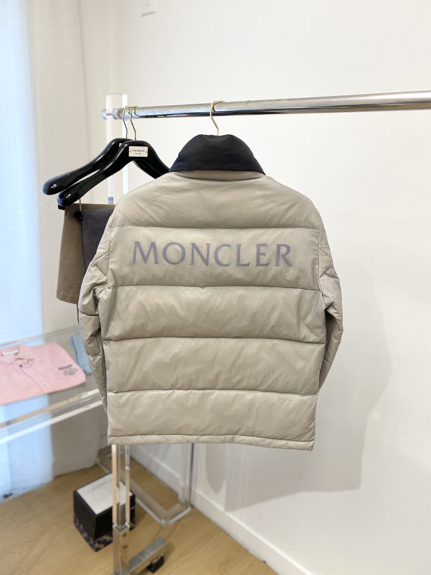 蒙口、2025最新款男士轻薄羽绒服、面料柔软舒适 ．上身版型超赞 ．拉链．辅料都是客供 、进口面料，轻便