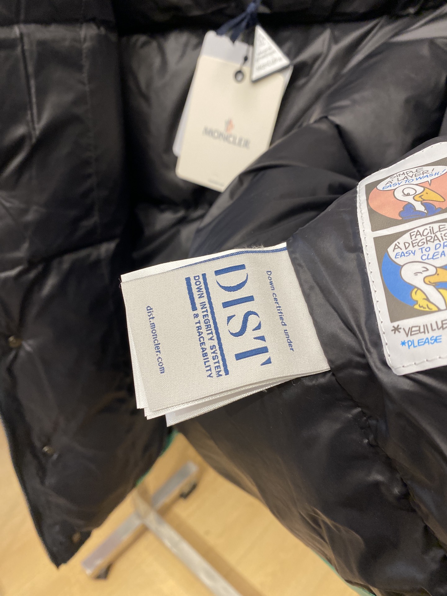 蒙口、2025最新款男士轻薄羽绒服、面料柔软舒适 ．上身版型超赞 ．拉链．辅料都是客供 、进口面料，轻便