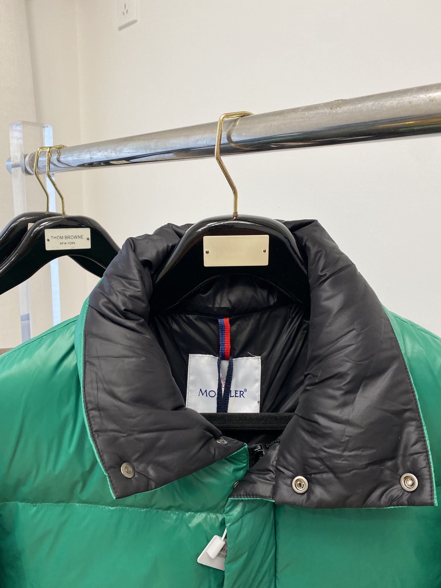 蒙口、2025最新款男士轻薄羽绒服、面料柔软舒适 ．上身版型超赞 ．拉链．辅料都是客供 、进口面料，轻便