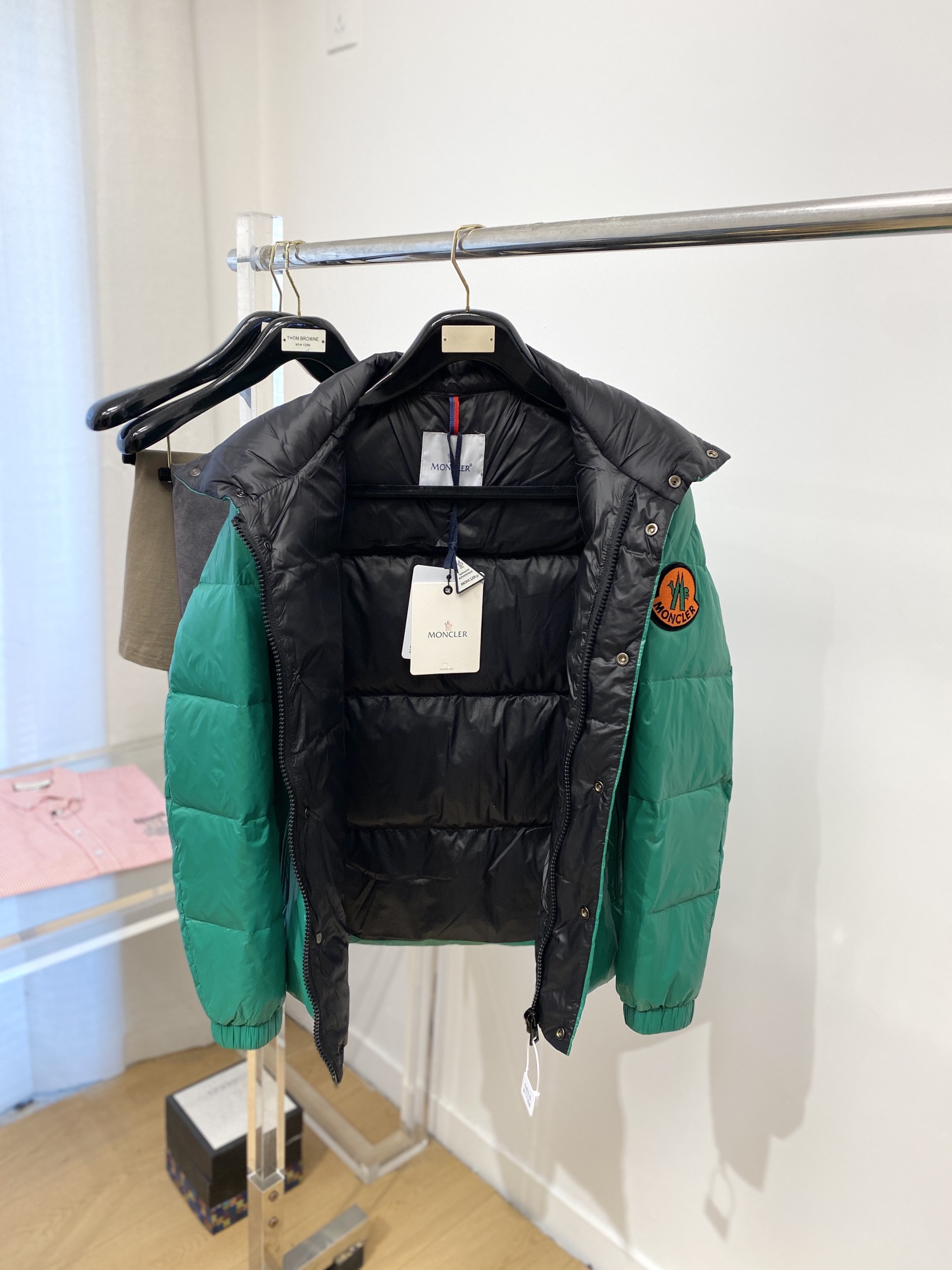 蒙口、2025最新款男士轻薄羽绒服、面料柔软舒适 ．上身版型超赞 ．拉链．辅料都是客供 、进口面料，轻便