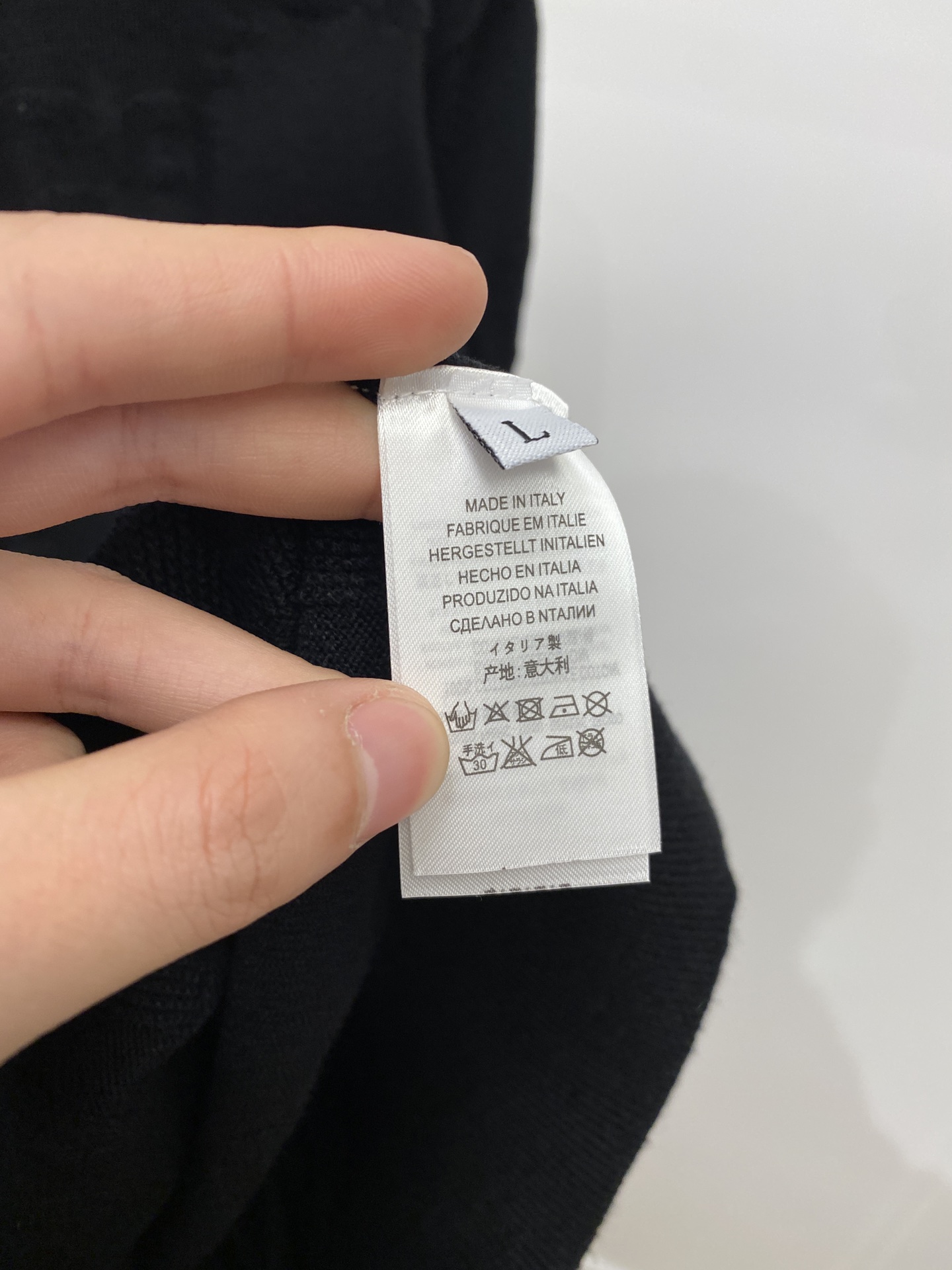  古奇、2025新品羊毛衣 具有手感细腻柔软，可直接与肌肤接触，让暖心的纱线变化出细腻的质感，顶级工艺极