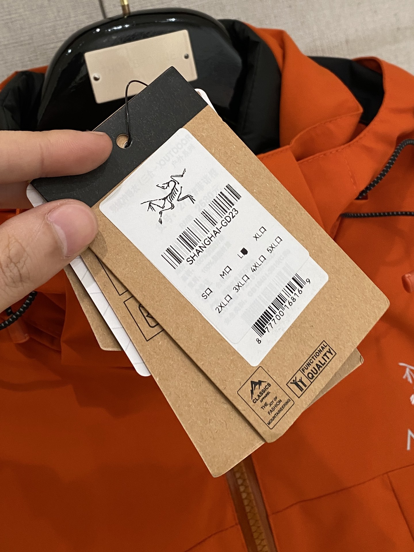 始祖鸟、2025新品可拆卸羽绒夹克外套，时尚帅气，胸前顶级印胶字母图案logo，简约百搭款，定制原版面料