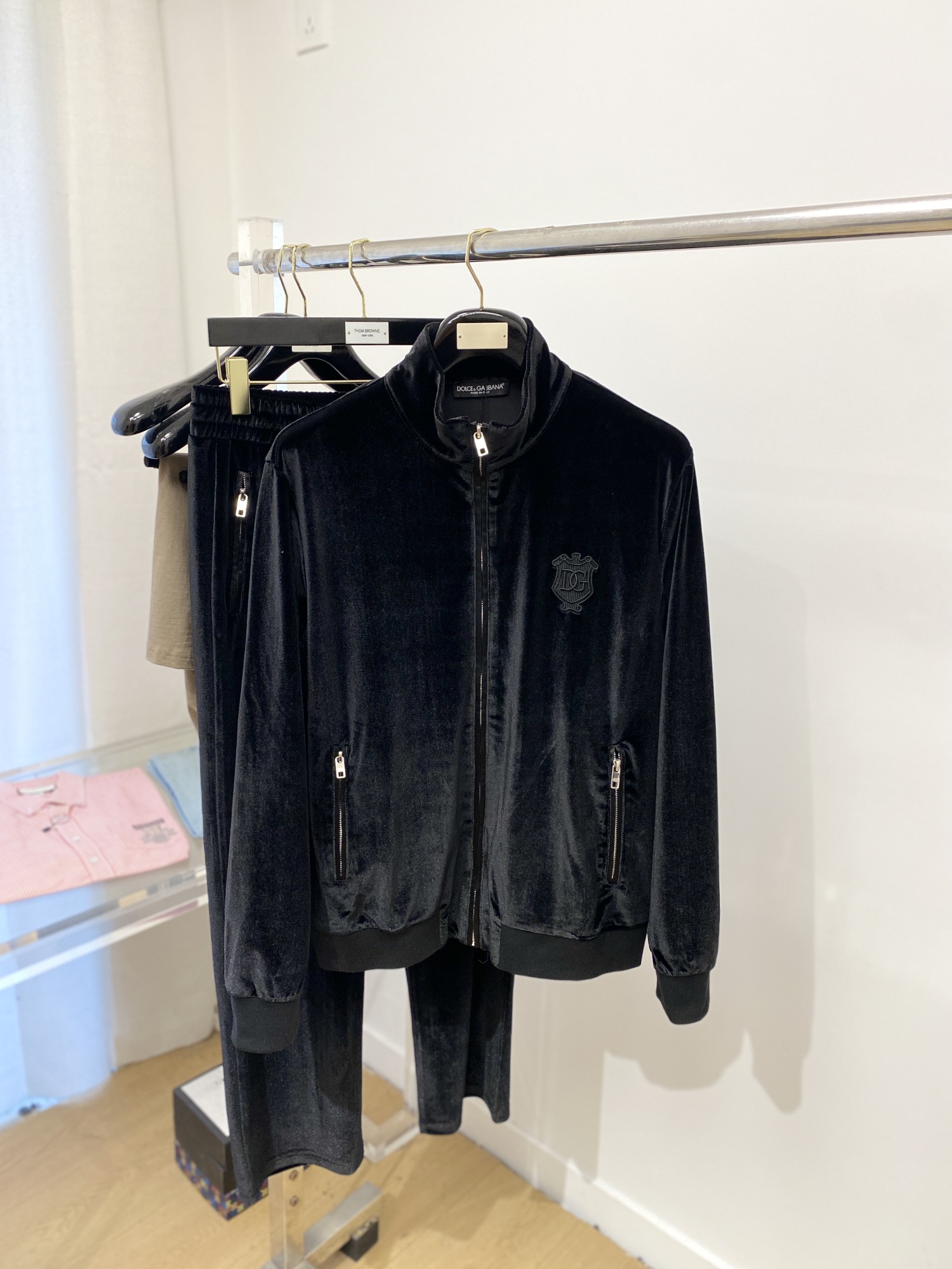  DG、 2025最新品，时尚休闲套装，顶级原版面料打造，穿着舒适，吸湿性透气性都非常良好，色牢度超高！