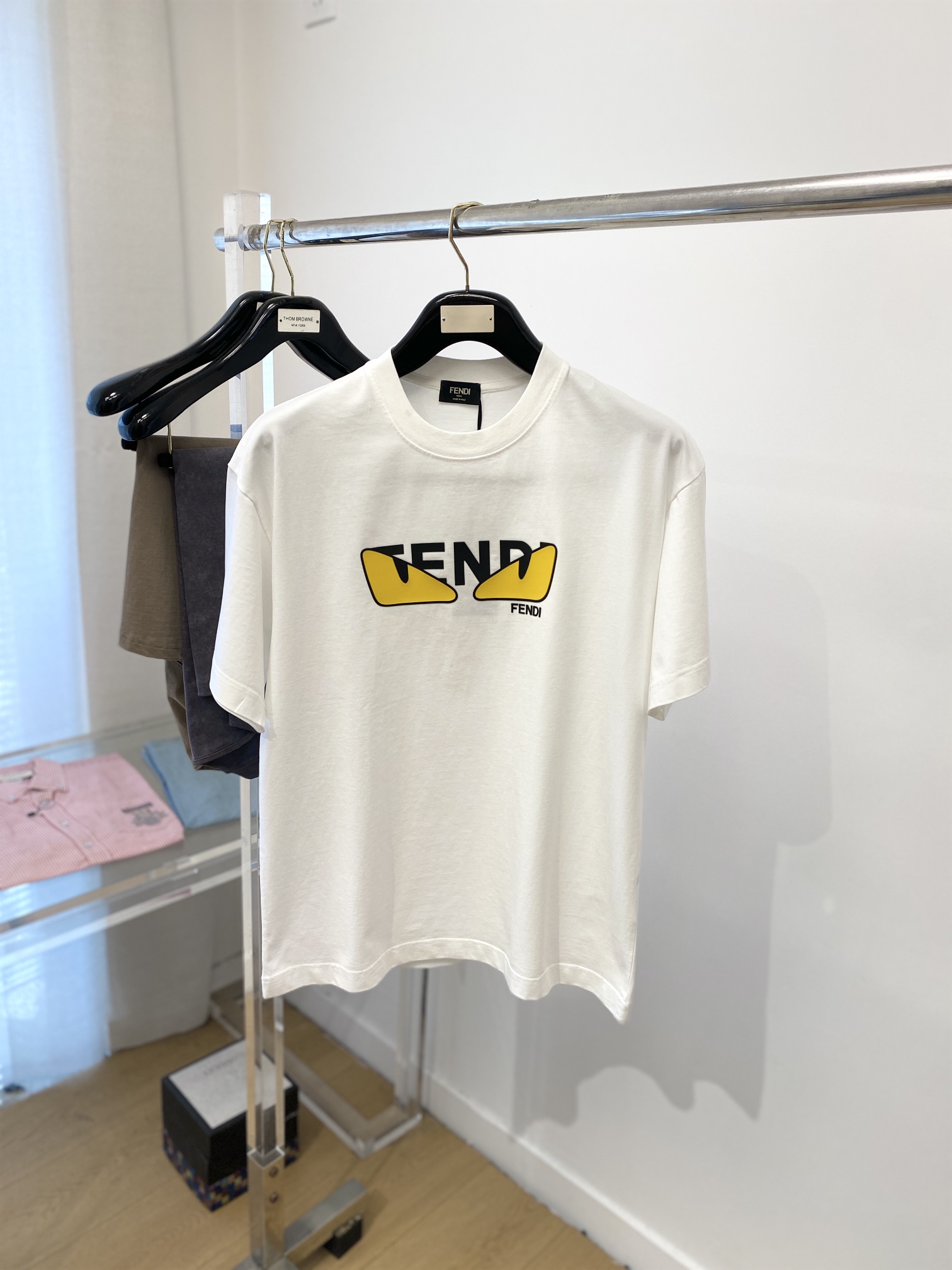 NO:116745,Fendi, the latest short-sleeved T-shirt, handsome and fashionable, top-grade glue-printed letter logo on the chest, simple and versatile style. The fabric cotton is not only crisp, maintains the trendy silhouette, but also comfortable to wear, and the yarn is more delicate, S-2XL, fendi, T-shirt, tees, t-shirt, alexander wang19860909芬迪、最新款短袖T恤,帅气时尚,胸前顶级印胶图案字母logo,简约百搭款.面料棉 不仅挺括,保持潮流的廓形,又穿着舒适,纱织更细腻,码数S-2XL,,fendi,T-shirt,tees，t-shirt,alexander wang,Men's clothing
