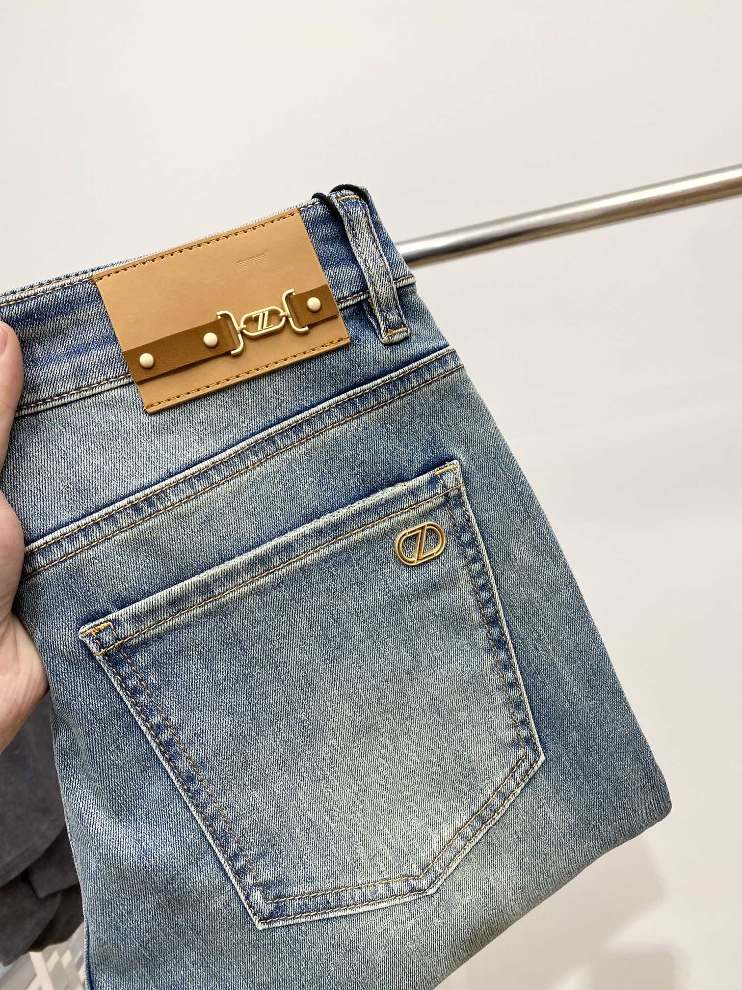 NO:116758,Zenia, the latest products, the counter is available at the same time, original single-purpose goods, water-washed casual jeans, imported original washing elastic fabric, comfortable and elastic, original hardware and auxiliary decorative logo, super positive style, extremely high grade, counter quality, fashionable and stylish upper body, 29-38, zegna, jeans, alexander wang19860909杰尼亚、最新品,专柜同步有售,原单狠货,水洗休闲牛仔裤,进口原版水洗弹力面料,舒适有弹性,原版五金辅料装饰logo,版型超正,档次极高,专柜品质,上身时尚有型,码数29-38,,zegna,jeans,alexander wang,Men's clothing