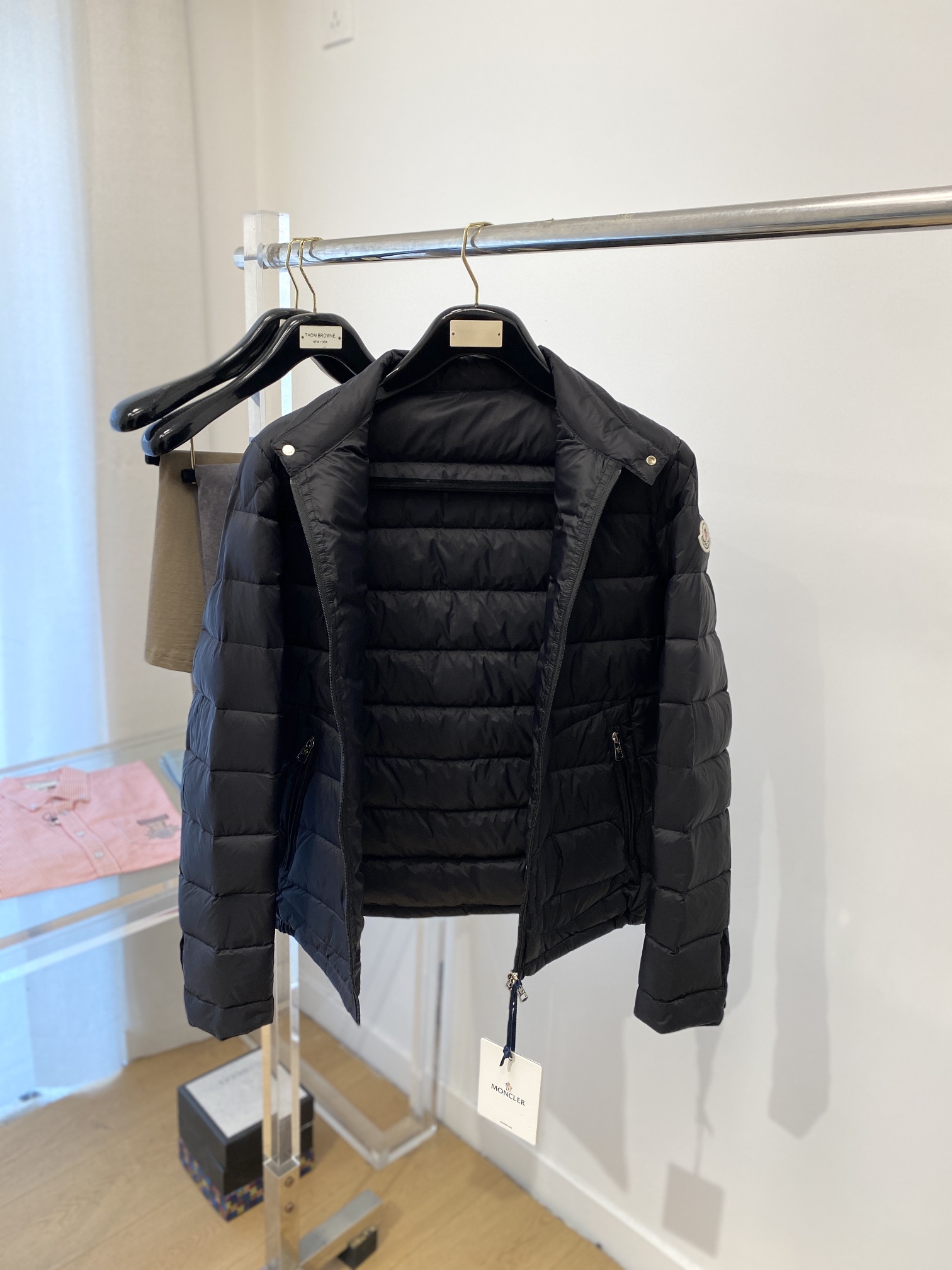 蒙口、2025最新款男士轻薄羽绒服、面料柔软舒适 ．上身版型超赞 ．拉链．辅料都是客供 、进口面料，轻便