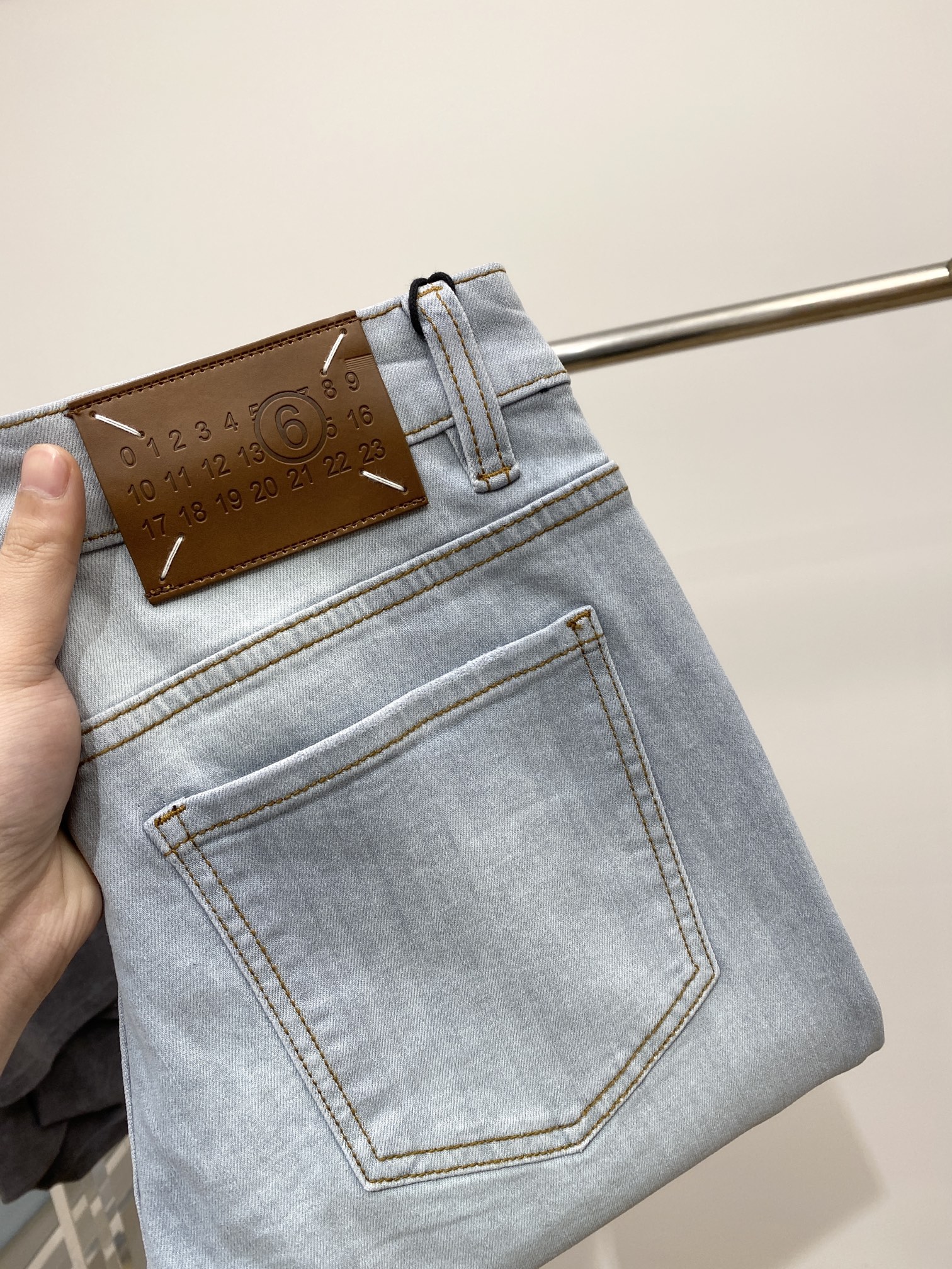 NO:118280,Magila, 2025 latest products, special counters are available at the same time, original singles, washable casual jeans, imported original washable elastic fabric, comfortable and elastic, original hardware and auxiliary decorative logo, super positive style, extremely high grade, counter quality, fashionable and stylish upper body, 29-38,,masion margiela,jeans,alexander wang19860909马吉拉、2025最新品,专柜同步有售,原单狠货,水洗休闲牛仔裤,进口原版水洗弹力面料,舒适有弹性,原版五金辅料装饰logo,版型超正,档次极高,专柜品质,上身时尚有型,码数29-38,,masion margiela,jeans,alexander wang,Men's clothing