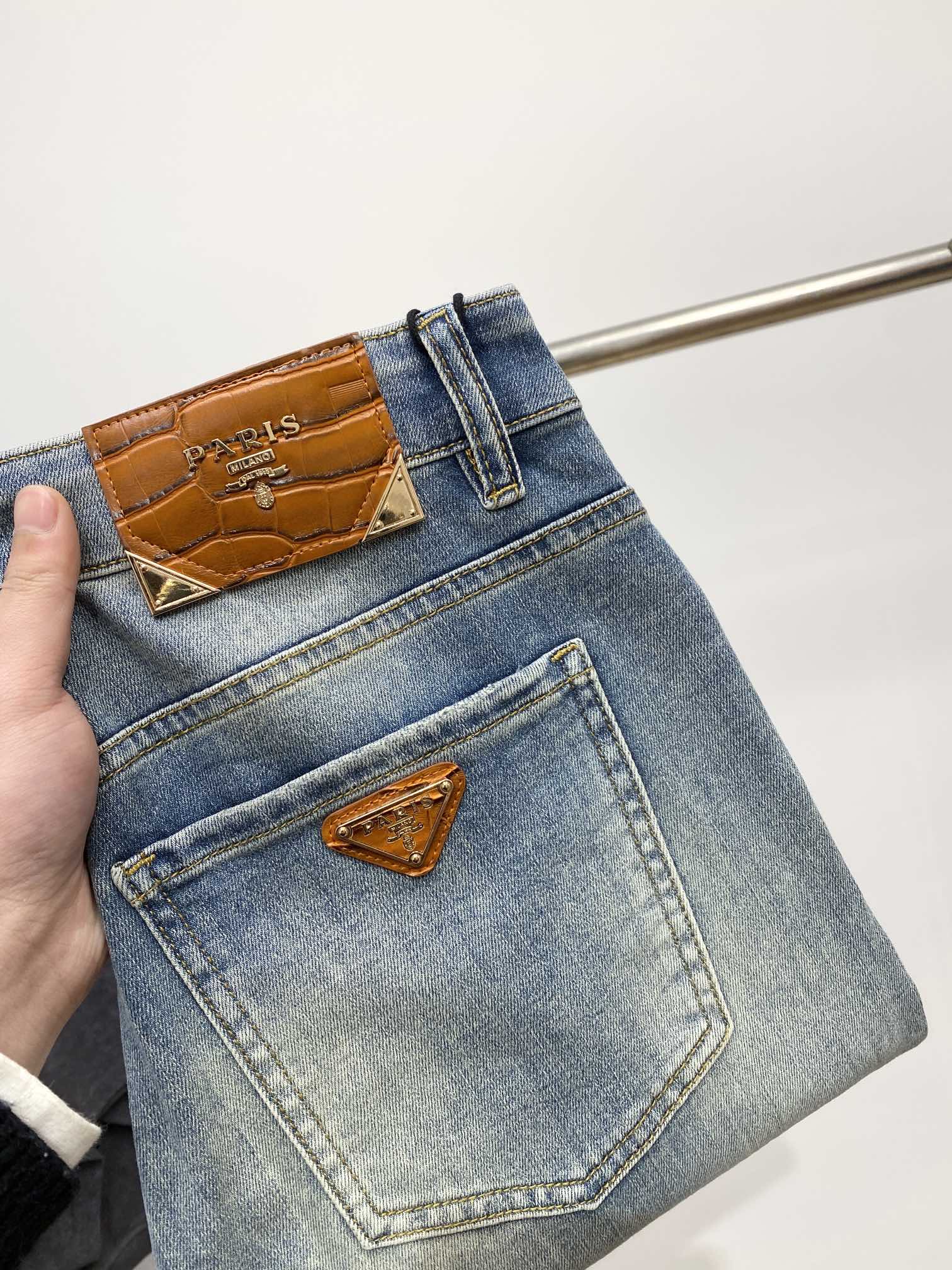 NO:116762,Prada, the latest products, the counter is available at the same time, original single-order goods, water-washed casual jeans, imported original washing elastic fabric, comfortable and elastic, original hardware and auxiliary decorative logo, super positive style, extremely high grade, counter quality, fashionable and stylish upper body, 29-38,,prada, jeans,alexander wang19860909普拉达、最新品,专柜同步有售,原单狠货,水洗休闲牛仔裤,进口原版水洗弹力面料,舒适有弹性,原版五金辅料装饰logo,版型超正,档次极高,专柜品质,上身时尚有型,码数29-38,,prada,jeans,alexander wang,Men's clothing