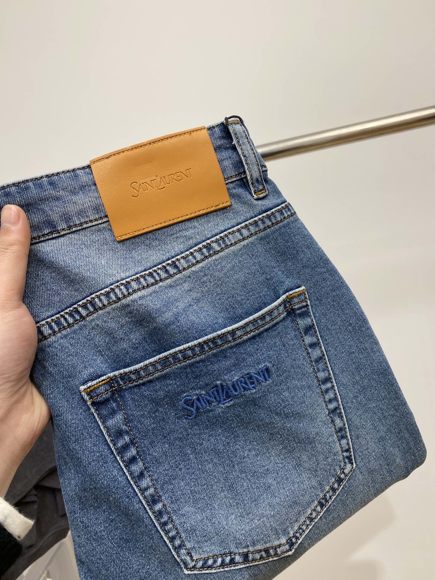 NO:118286,YSL Saint Laurent, 2025 latest products, special counters are available at the same time, original singles, washable casual jeans, imported original washable elastic fabric, comfortable and elastic, original hardware and auxiliary decorative logo, super positive style, extremely high grade, counter quality, fashionable and stylish upper body, 29-38, saint laurent, saint laurent, jeans, alexander wang19860909YSL 圣罗兰、2025最新品,专柜同步有售,原单狠货,水洗休闲牛仔裤,进口原版水洗弹力面料,舒适有弹性,原版五金辅料装饰logo,版型超正,档次极高,专柜品质,上身时尚有型,码数29-38,,saint laurent,saint laurent,jeans,alexander wang,Men's clothing