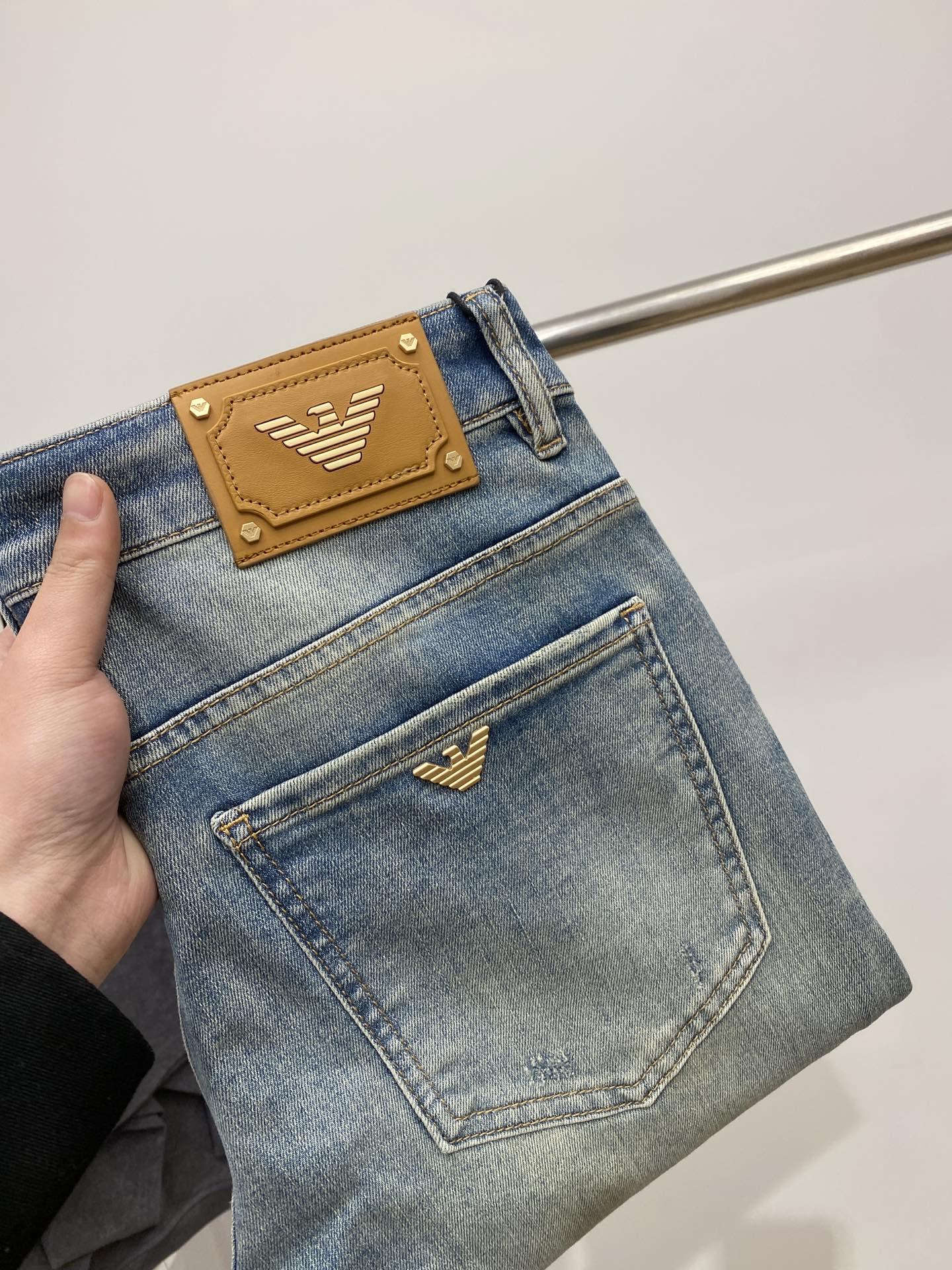 NO:116777,Armani, the latest products, the counter is available at the same time, original single-order goods, water-washed casual jeans, imported original washing elastic fabric, comfortable and elastic, original hardware and auxiliary decorative logo, super positive style, extremely high grade, counter quality, fashionable and stylish upper body, 28-38,,armani, jeans, alexander wang19860909阿玛尼、最新品,专柜同步有售,原单狠货,水洗休闲牛仔裤,进口原版水洗弹力面料,舒适有弹性,原版五金辅料装饰logo,版型超正,档次极高,专柜品质,上身时尚有型,码数28-38,,armani,jeans,alexander wang,Men's clothing