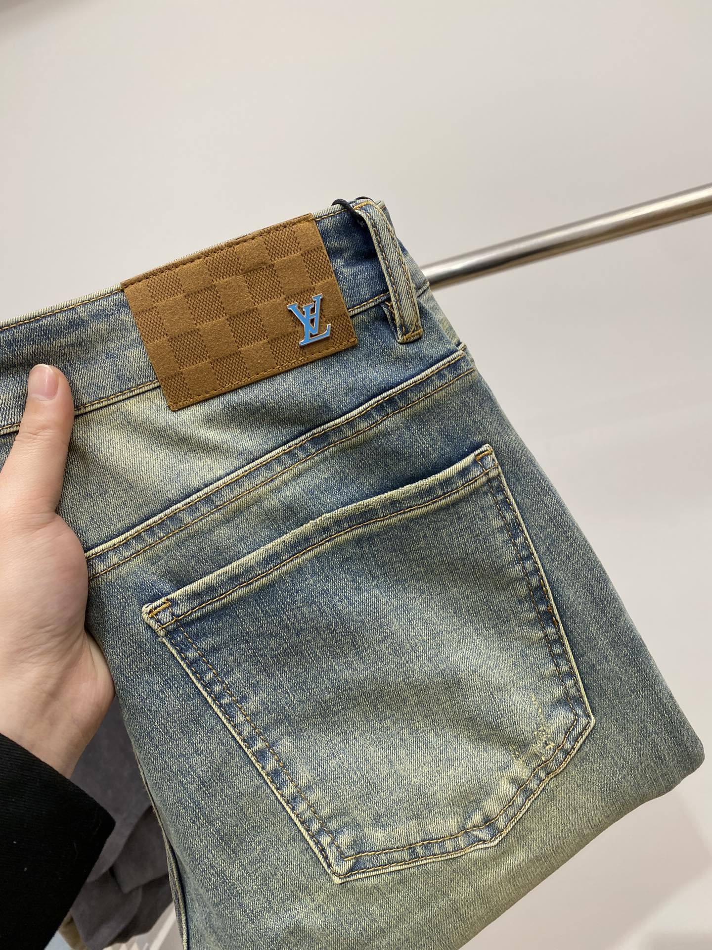 NO:116764,LV, latest products, special counters are available at the same time, original single-order goods, water-washed casual jeans, imported original washing elastic fabric, comfortable and elastic, original hardware and auxiliary decorative logo, super positive style, extremely high grade, counter quality, fashionable and stylish upper body, 28-38,,louis vuitton, jeans, alexander wang19860909LV、最新品,专柜同步有售,原单狠货,水洗休闲牛仔裤,进口原版水洗弹力面料,舒适有弹性,原版五金辅料装饰logo,版型超正,档次极高,专柜品质,上身时尚有型,码数28-38,,louis vuitton,jeans,alexander wang,Men's clothing