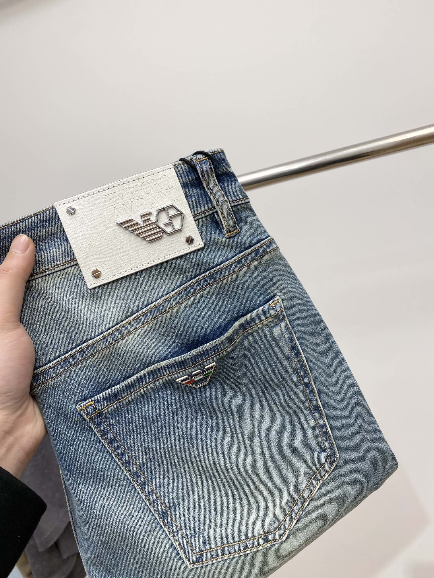 NO:116765,Armani, the latest products, the counter is available at the same time, original single-purpose goods, water-washed casual jeans, imported original washing elastic fabric, comfortable and elastic, original hardware and auxiliary decorative logo, super positive style, extremely high grade, counter quality, fashionable and stylish upper body, 28-38,,armani, jeans, alexander wang19860909阿玛尼、最新品,专柜同步有售,原单狠货,水洗休闲牛仔裤,进口原版水洗弹力面料,舒适有弹性,原版五金辅料装饰logo,版型超正,档次极高,专柜品质,上身时尚有型,码数28-38,,armani,jeans,alexander wang,Men's clothing