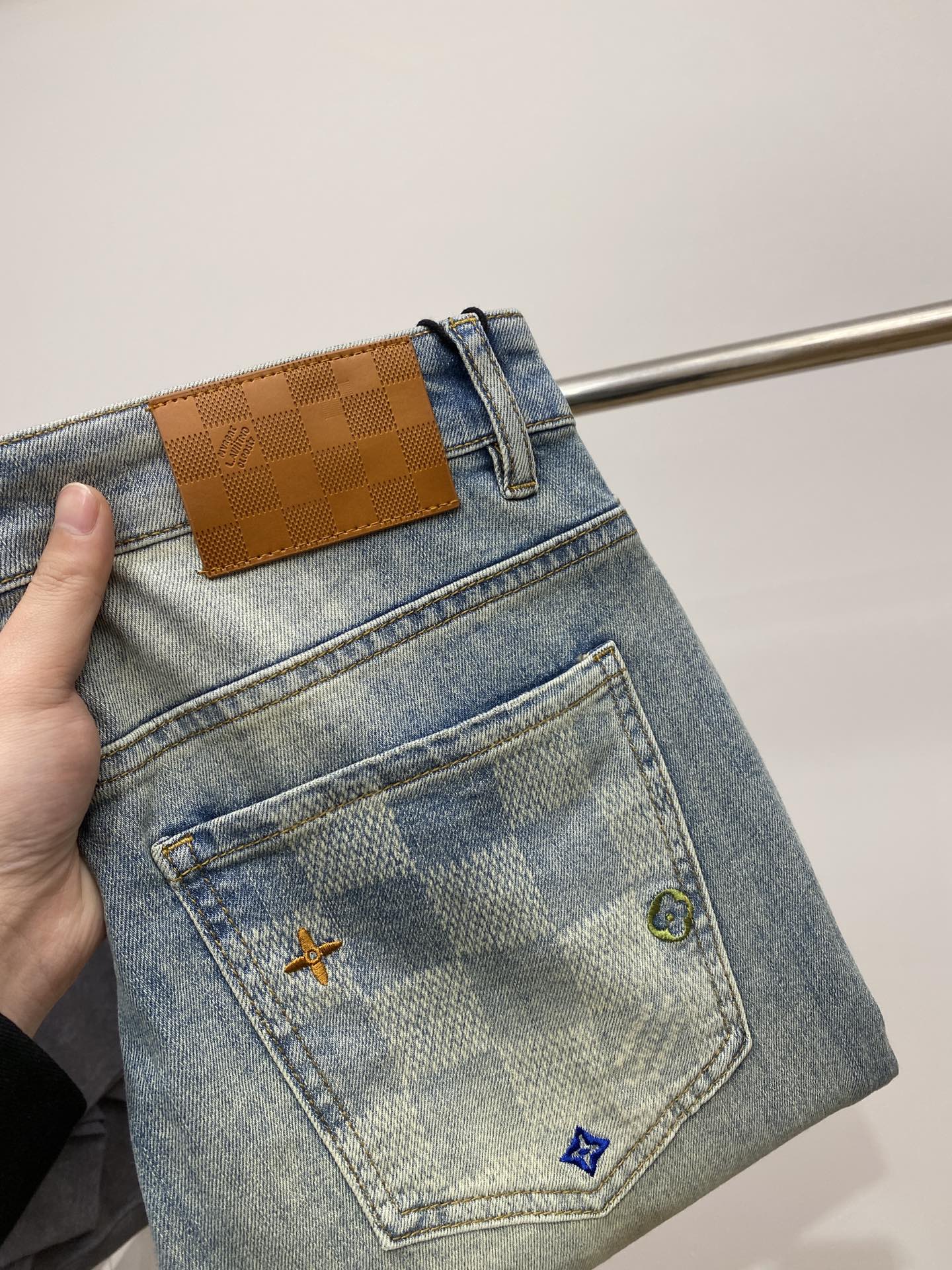 NO:116766,LV, latest products, special counters are available at the same time, original single-order goods, water-washed casual jeans, imported original washing elastic fabric, comfortable and elastic, original hardware and auxiliary decorative logo, super positive style, extremely high grade, counter quality, fashionable and stylish upper body, 28-38,,louis vuitton, jeans, alexander wang19860909LV、最新品,专柜同步有售,原单狠货,水洗休闲牛仔裤,进口原版水洗弹力面料,舒适有弹性,原版五金辅料装饰logo,版型超正,档次极高,专柜品质,上身时尚有型,码数28-38,,louis vuitton,jeans,alexander wang,Men's clothing