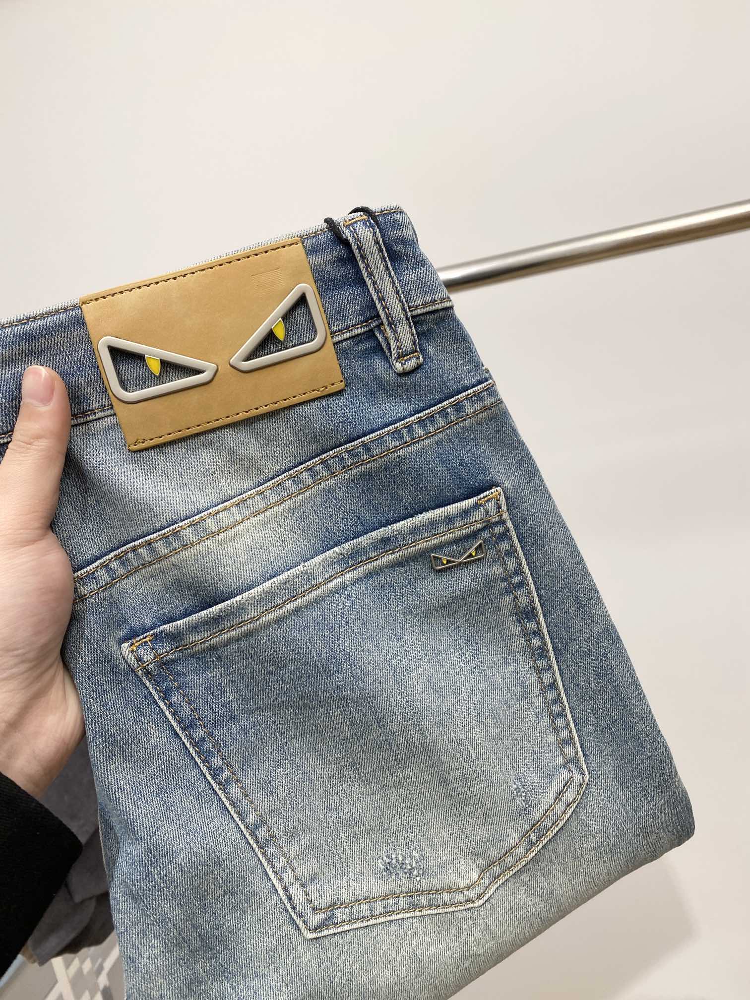 NO:116768,Fendi, the latest products, the counter is available at the same time, original single-order goods, water-washed casual jeans, imported original washing elastic fabric, comfortable and elastic, original hardware and auxiliary decorative logo, super positive style, extremely high grade, counter quality, fashionable and stylish upper body, 28-38,,fendi, jeans, alexander wang19860909芬迪、最新品,专柜同步有售,原单狠货,水洗休闲牛仔裤,进口原版水洗弹力面料,舒适有弹性,原版五金辅料装饰logo,版型超正,档次极高,专柜品质,上身时尚有型,码数28-38,,fendi,jeans,alexander wang,Men's clothing