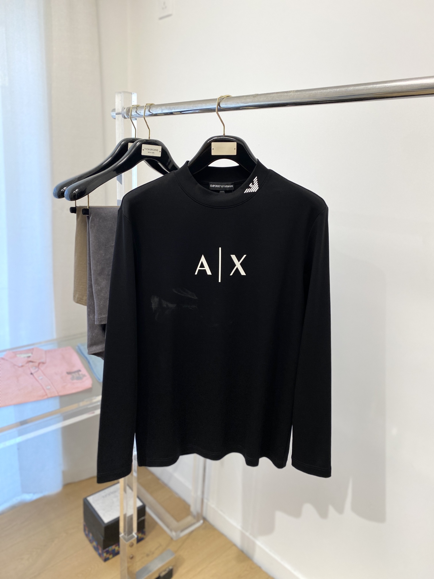 NO:499265,Support for the return and exchange after the New Year!  Armani, 2025 new long-sleeved base, handsome and fashionable, top-grade printed and letter logo on the chest, simple and versatile style. The fabric cotton is not only crisp, maintains the trendy silhouette, but also comfortable to wear, and the yarn is more delicate, the number M-3XL,,armani,alexander wang19860909支持年后退换！ 阿玛尼、2025新品长袖打底,帅气时尚,胸前顶级印花图字母logo,简约百搭款.面料棉 不仅挺括,保持潮流的廓形,又穿着舒适,纱织更细腻,码数M-3XL,,armani,alexander wang,Men's clothing