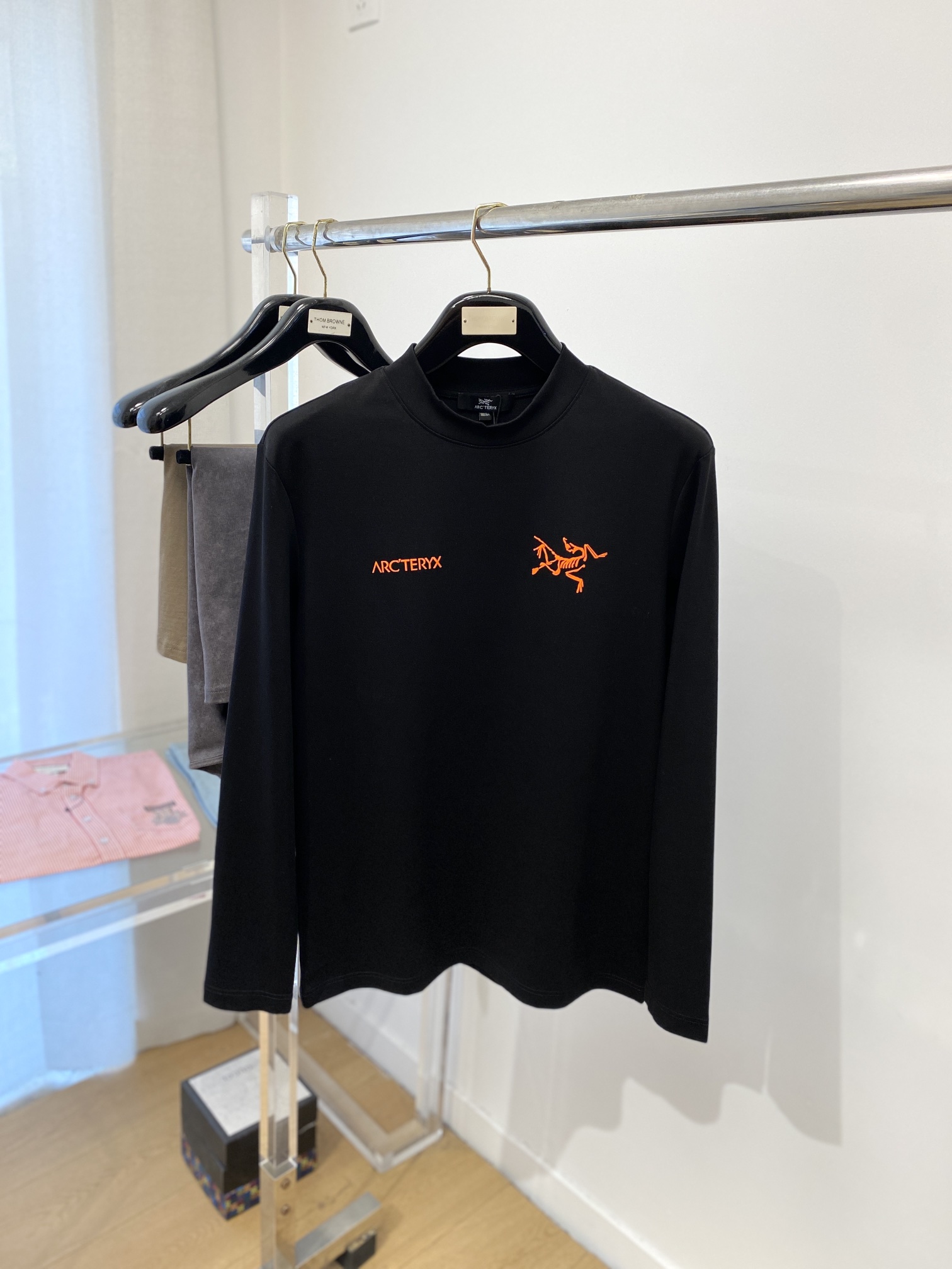 NO:499262,Support for the return and exchange after the New Year!  Archaeoptera bird, 2025 new long-sleeved base, handsome and fashionable, top-grade printed pattern letter logo on the chest, simple and versatile style. The fabric cotton is not only crisp, maintains a fashionable silhouette, but also comfortable to wear, and the yarn is more delicate, the number M-3XL, arc'teryx, alexander wang19860909支持年后退换！ 始祖鸟、2025新品长袖打底,帅气时尚,胸前顶级印花图案字母logo,简约百搭款.面料棉 不仅挺括,保持潮流的廓形,又穿着舒适,纱织更细腻,码数M-3XL,arc'teryx,alexander wang,Men's clothing