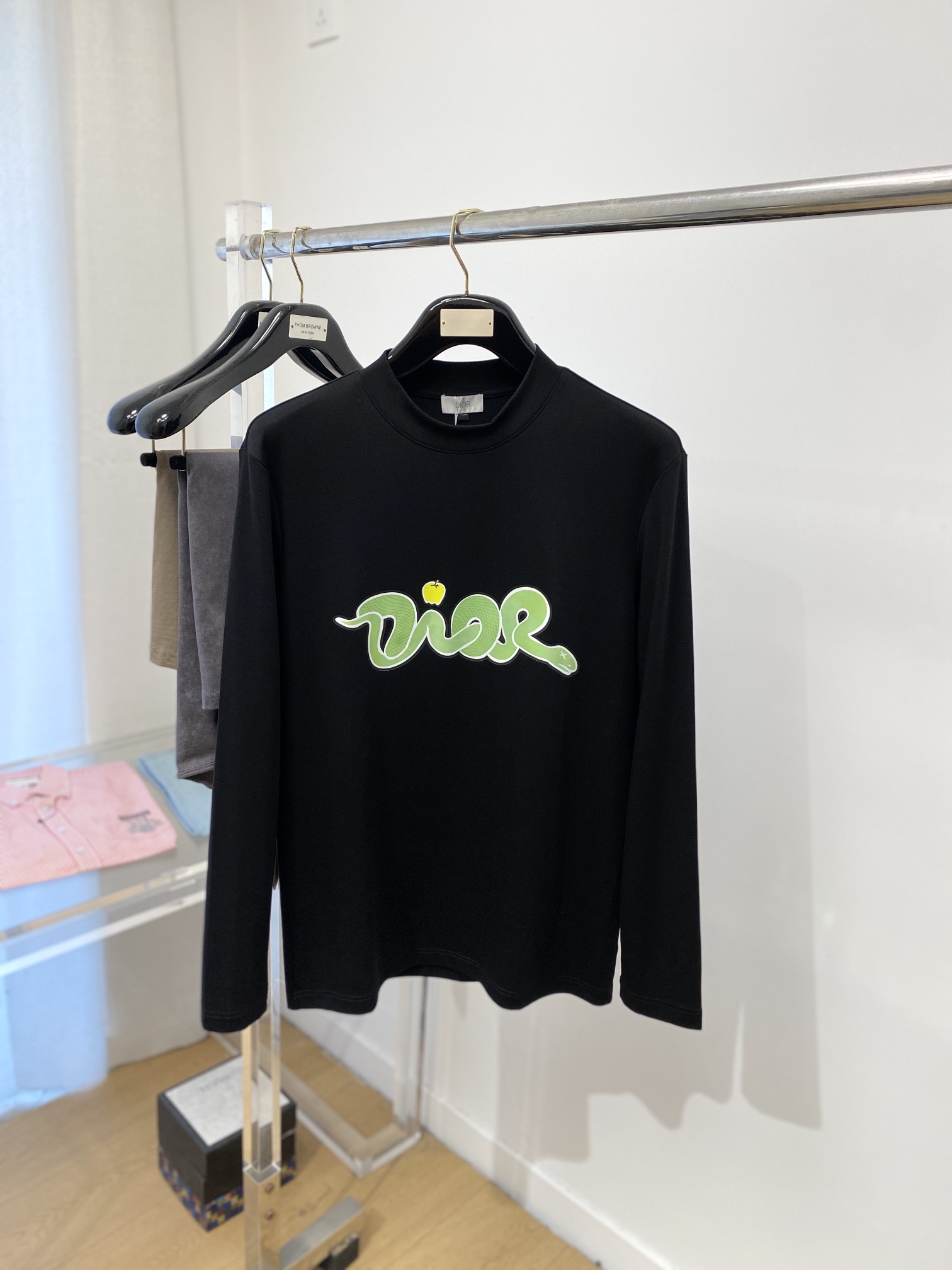 NO:499250,Support for the return and exchange after the New Year!  Dior, 2025 new long-sleeved base, handsome and fashionable, top-grade printed pattern letter logo on the chest, simple and versatile style. The fabric cotton is not only crisp, maintains the trendy silhouette, and is comfortable to wear, and the yarn is more delicate, with a size M-3XL, dior, alexander wang19860909支持年后退换！ 迪奥、2025新品长袖打底,帅气时尚,胸前顶级印花图案字母logo,简约百搭款.面料棉 不仅挺括,保持潮流的廓形,又穿着舒适,纱织更细腻,码数M-3XL,,dior,alexander wang,Men's clothing